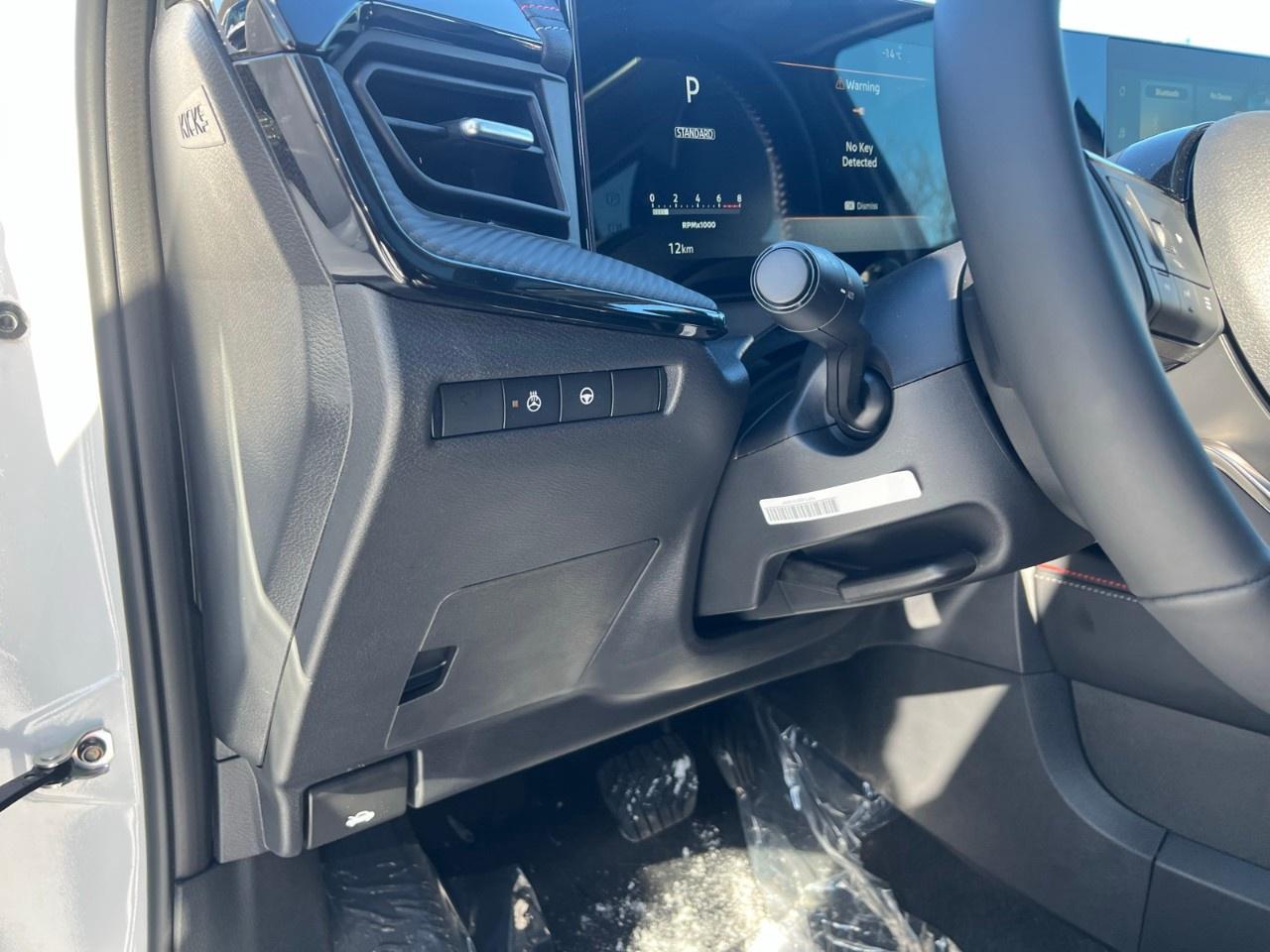 2026 Nissan Kicks SR AWD Photo