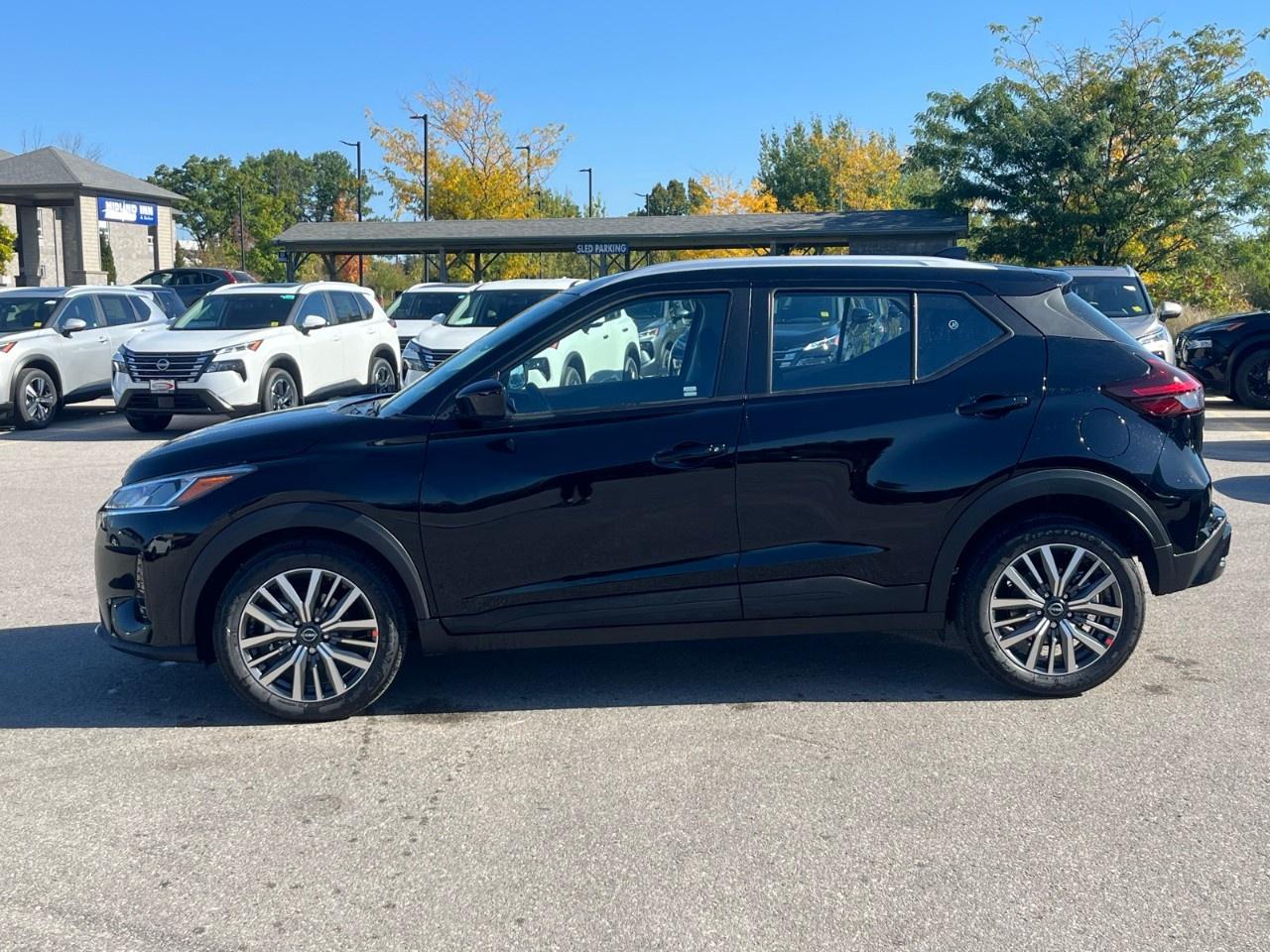 2025 Nissan Kicks Play SV FWD Photo4