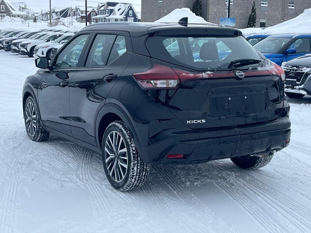 2025 Nissan Kicks Play SV FWD Photo