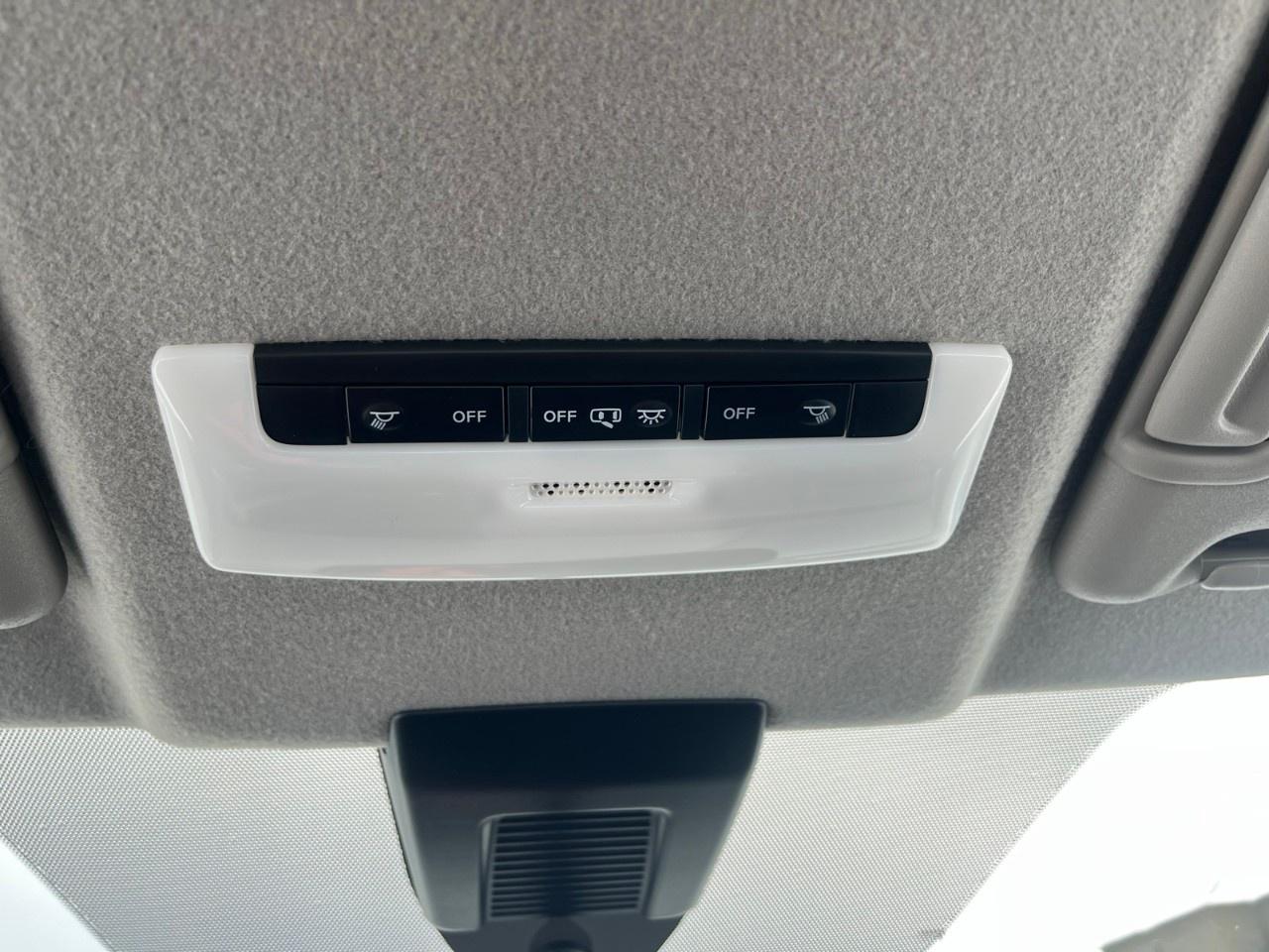 2025 Nissan Kicks Play SV FWD Photo