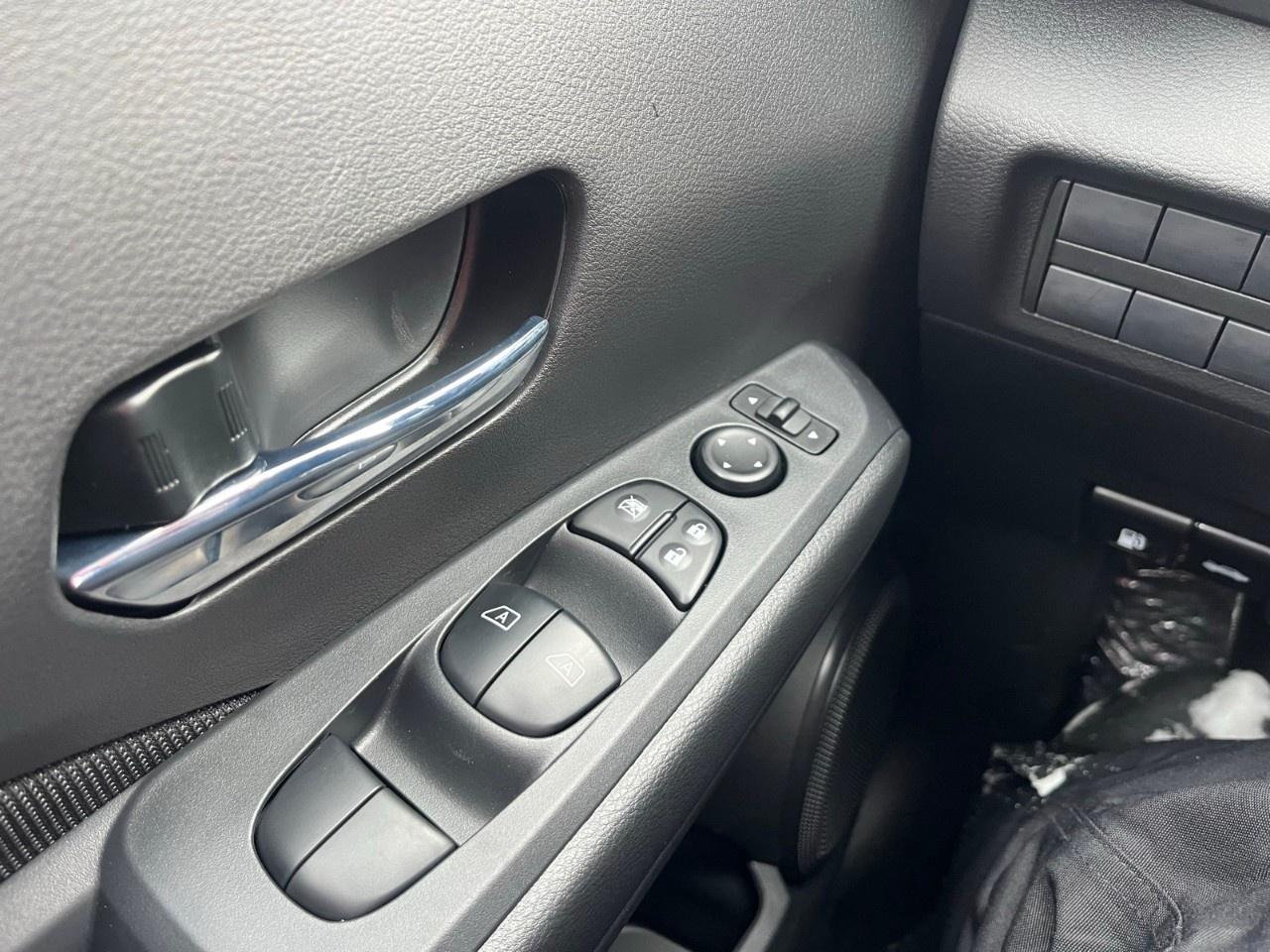 2025 Nissan Kicks Play SV FWD Photo