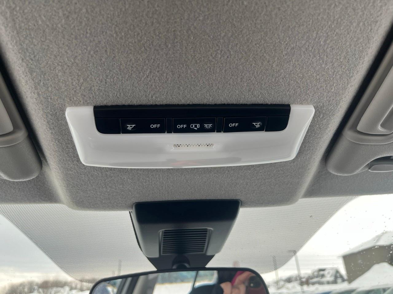 2025 Nissan Kicks Play SV FWD Photo