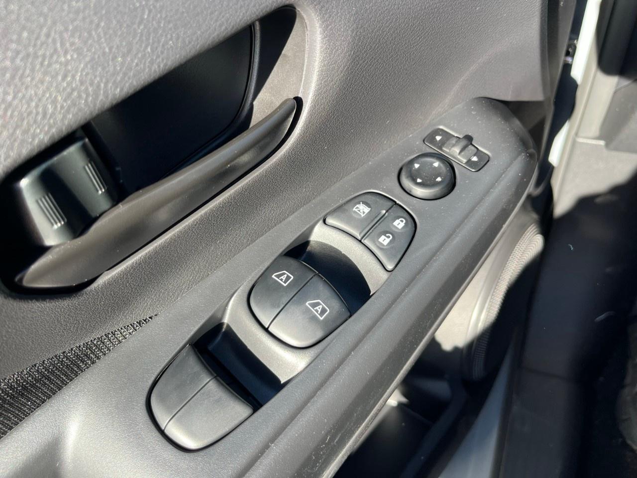 2025 Nissan Kicks Play S FWD Photo