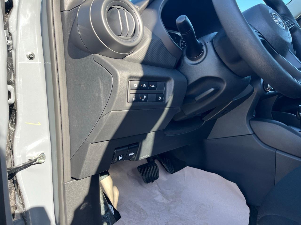 2025 Nissan Kicks Play S FWD Photo