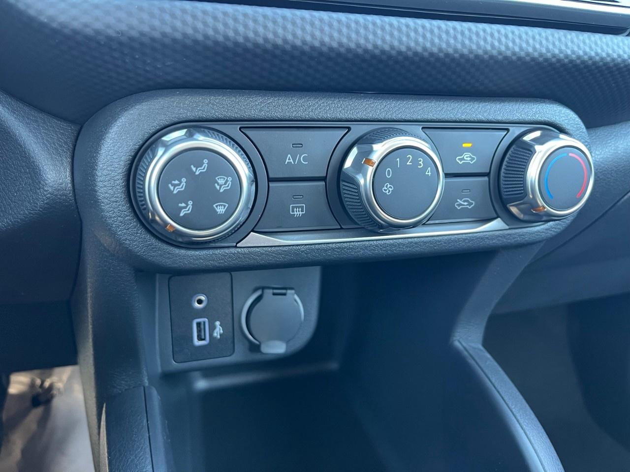 2025 Nissan Kicks Play S FWD Photo