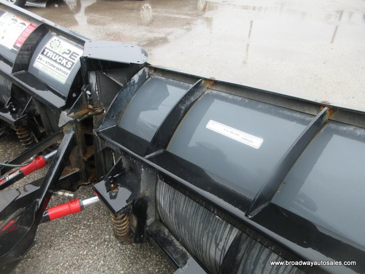 2022 Chevrolet Silverado 2500 3/4 TON CUSTOM-EDITION 6 PASSENGER 6.6L - V8.. 4X4.. CREW-CAB.. 6.6-BOX.. SNOW-EX-V-PLOW.. BACK-UP CAMERA.. BLUETOOTH SYSTEM.. KEYLESS ENTRY.. Photo