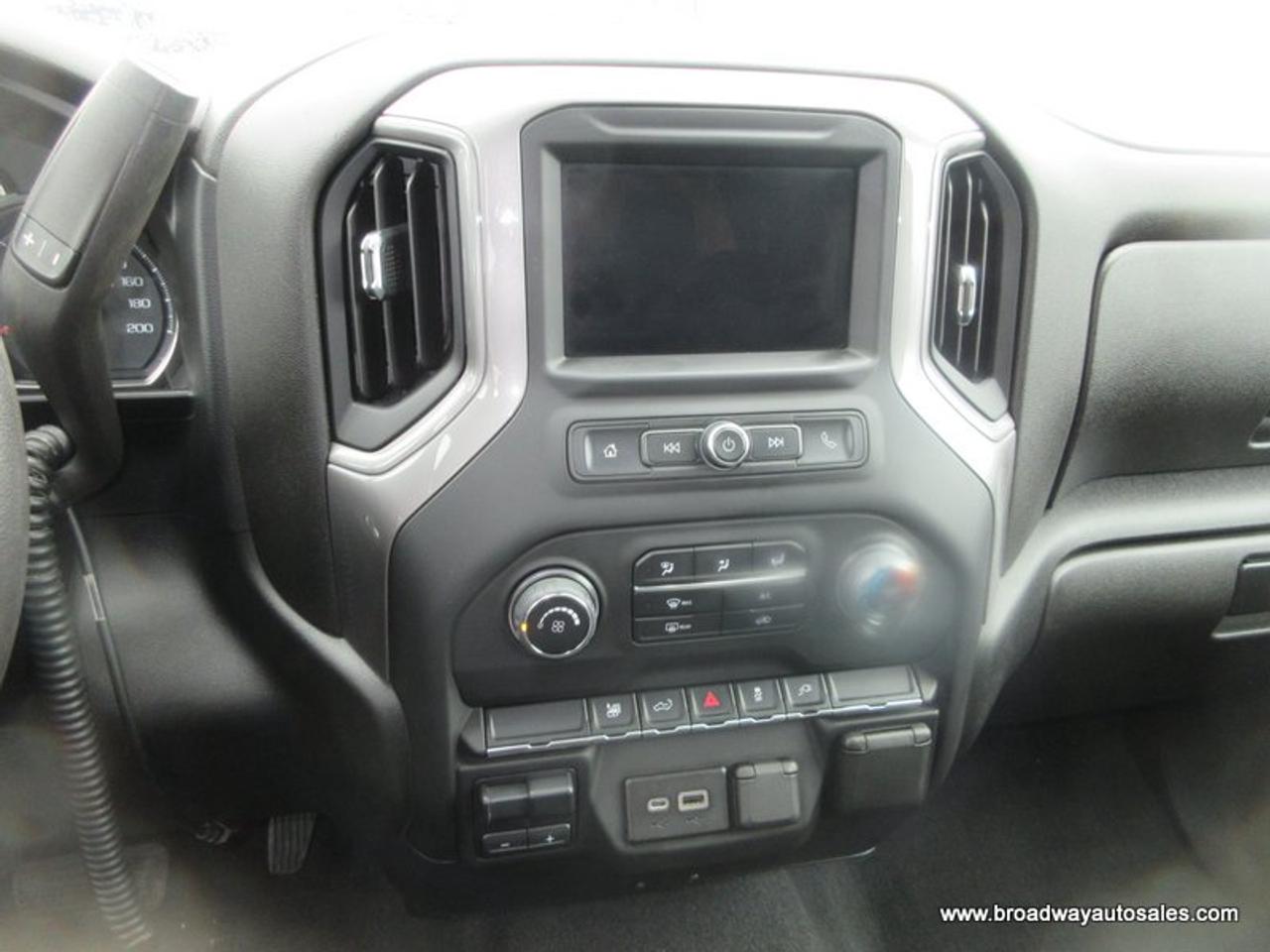 2022 Chevrolet Silverado 2500 3/4 TON CUSTOM-EDITION 6 PASSENGER 6.6L - V8.. 4X4.. CREW-CAB.. 6.6-BOX.. SNOW-EX-V-PLOW.. BACK-UP CAMERA.. BLUETOOTH SYSTEM.. KEYLESS ENTRY.. Photo
