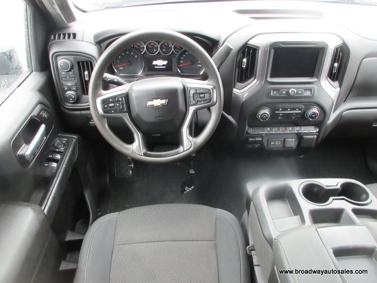 2022 Chevrolet Silverado 2500 3/4 TON CUSTOM-EDITION 6 PASSENGER 6.6L - V8.. 4X4.. CREW-CAB.. 6.6-BOX.. SNOW-EX-V-PLOW.. BACK-UP CAMERA.. BLUETOOTH SYSTEM.. KEYLESS ENTRY.. Photo