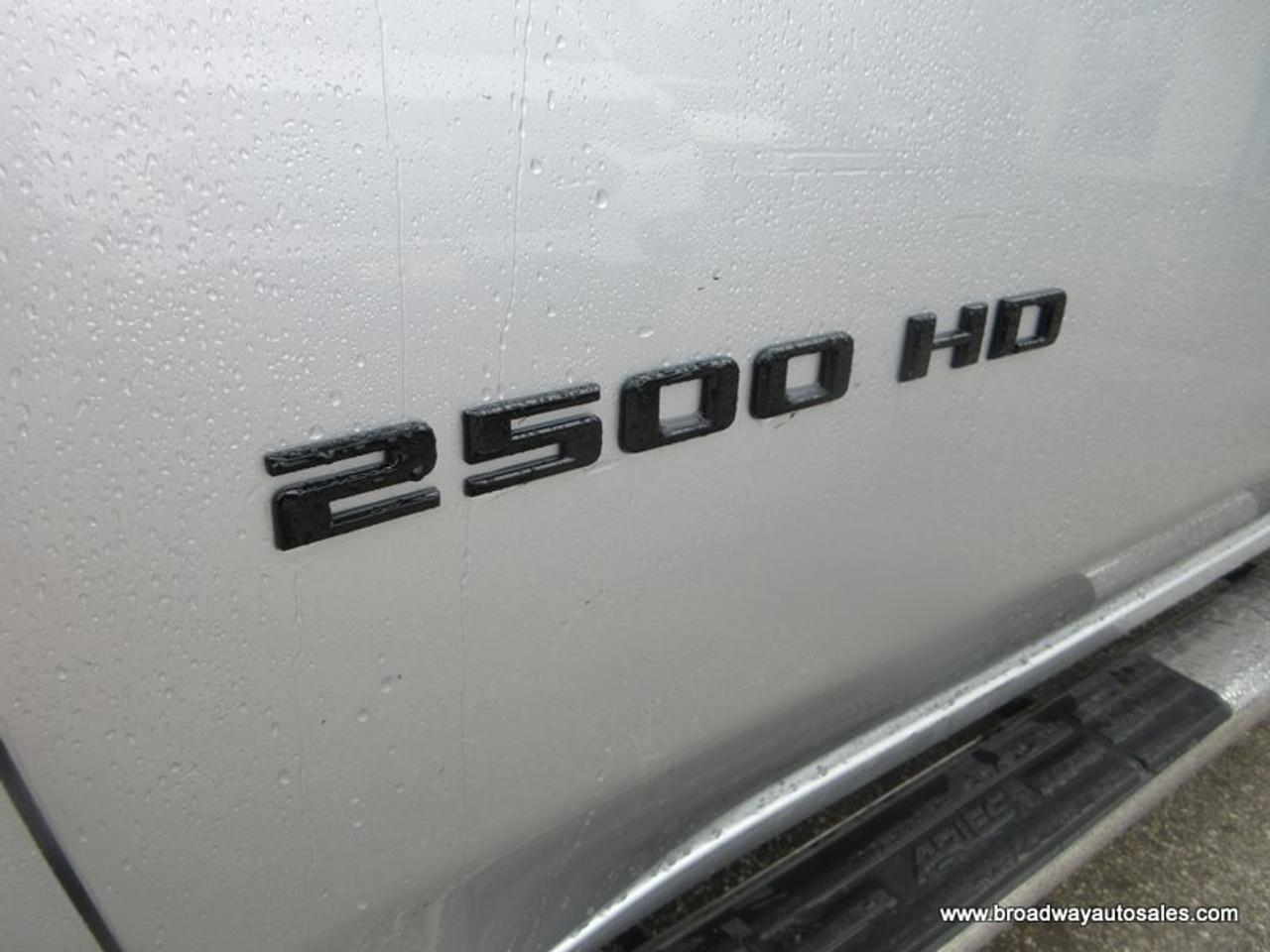 2022 Chevrolet Silverado 2500 3/4 TON CUSTOM-EDITION 6 PASSENGER 6.6L - V8.. 4X4.. CREW-CAB.. 6.6-BOX.. SNOW-EX-V-PLOW.. BACK-UP CAMERA.. BLUETOOTH SYSTEM.. KEYLESS ENTRY.. Photo