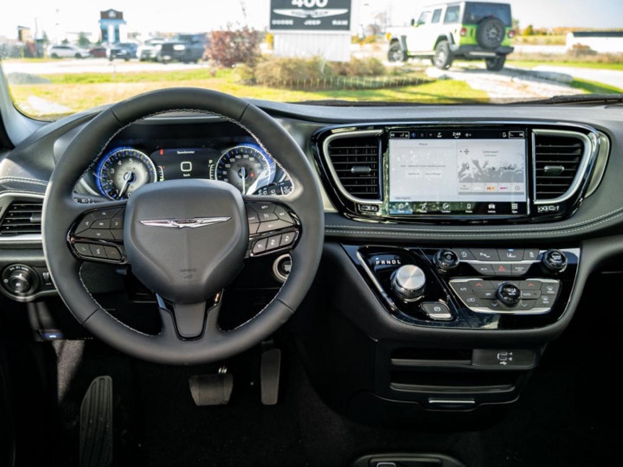 2026 Chrysler Pacifica Select Photo2