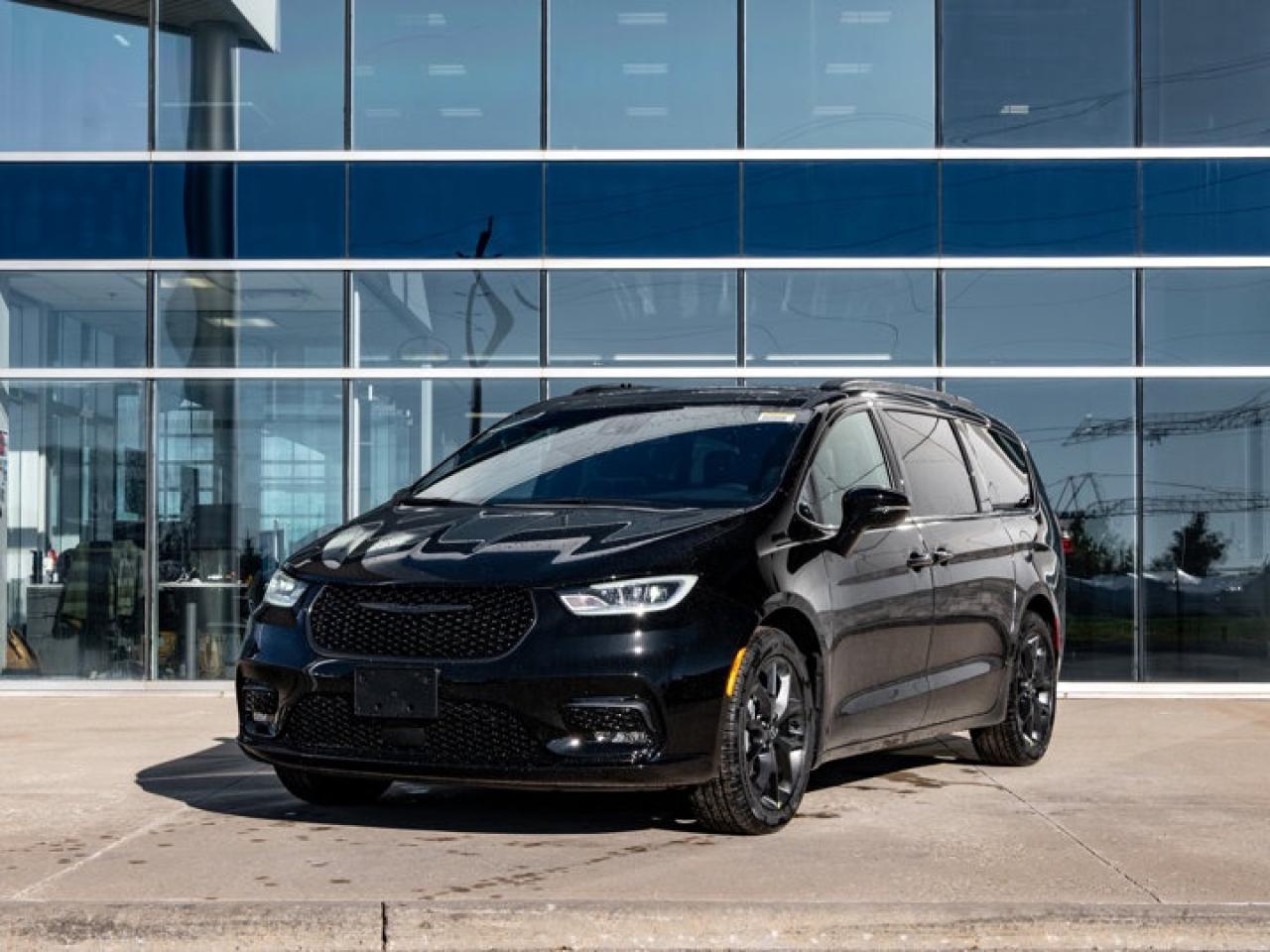 2026 Chrysler Pacifica Select Photo