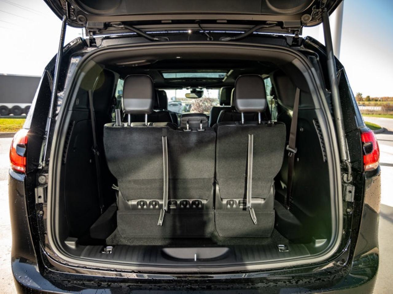 2026 Chrysler Pacifica Select Photo