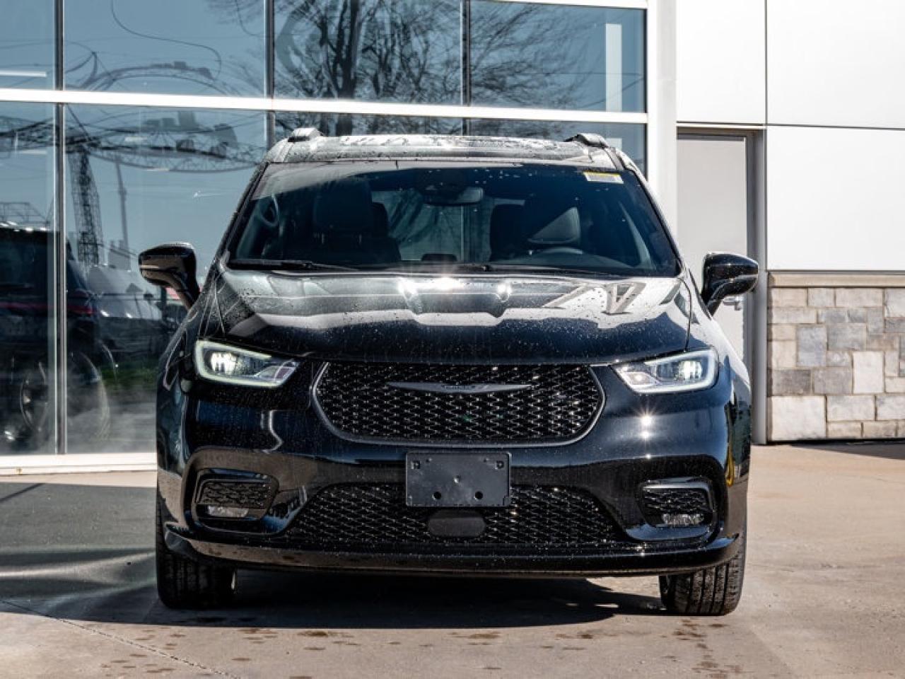 2026 Chrysler Pacifica Select Photo