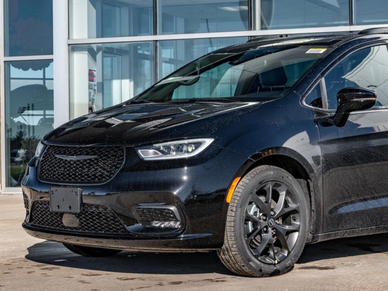2026 Chrysler Pacifica Select Photo