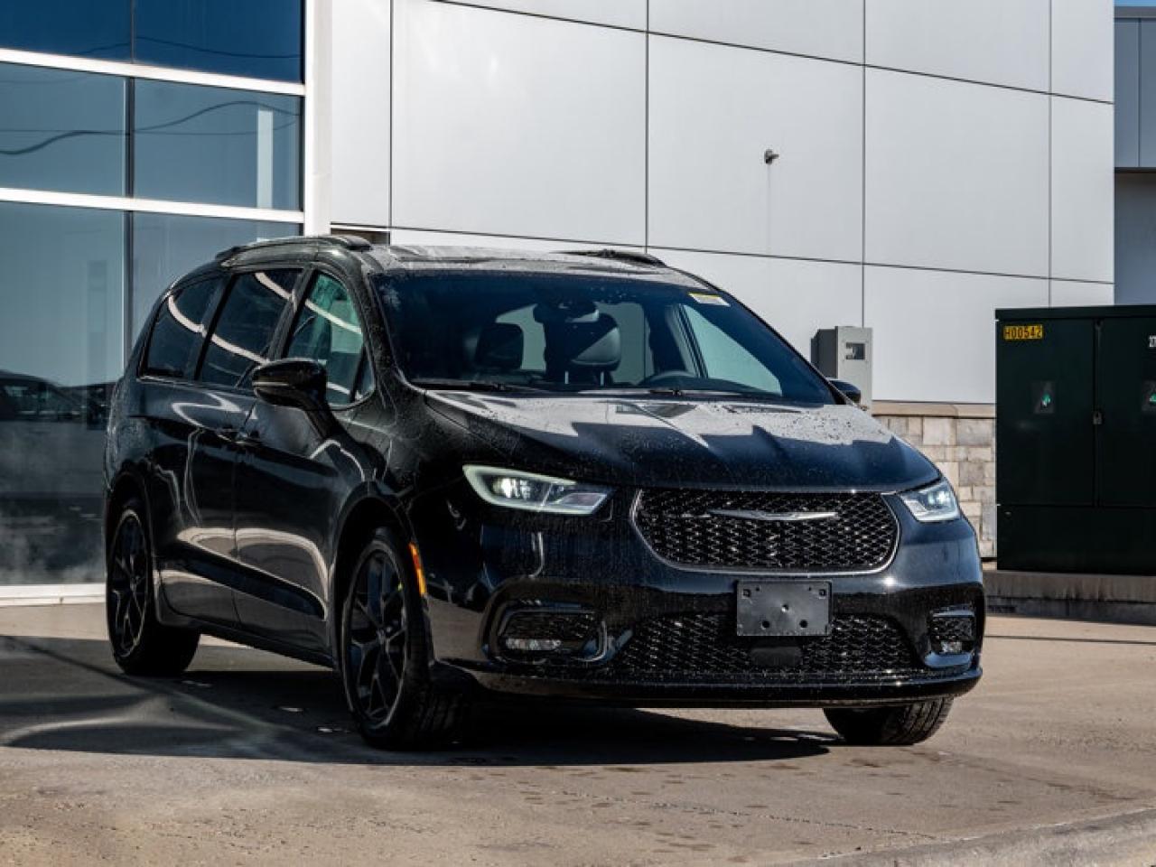 2026 Chrysler Pacifica Select Photo