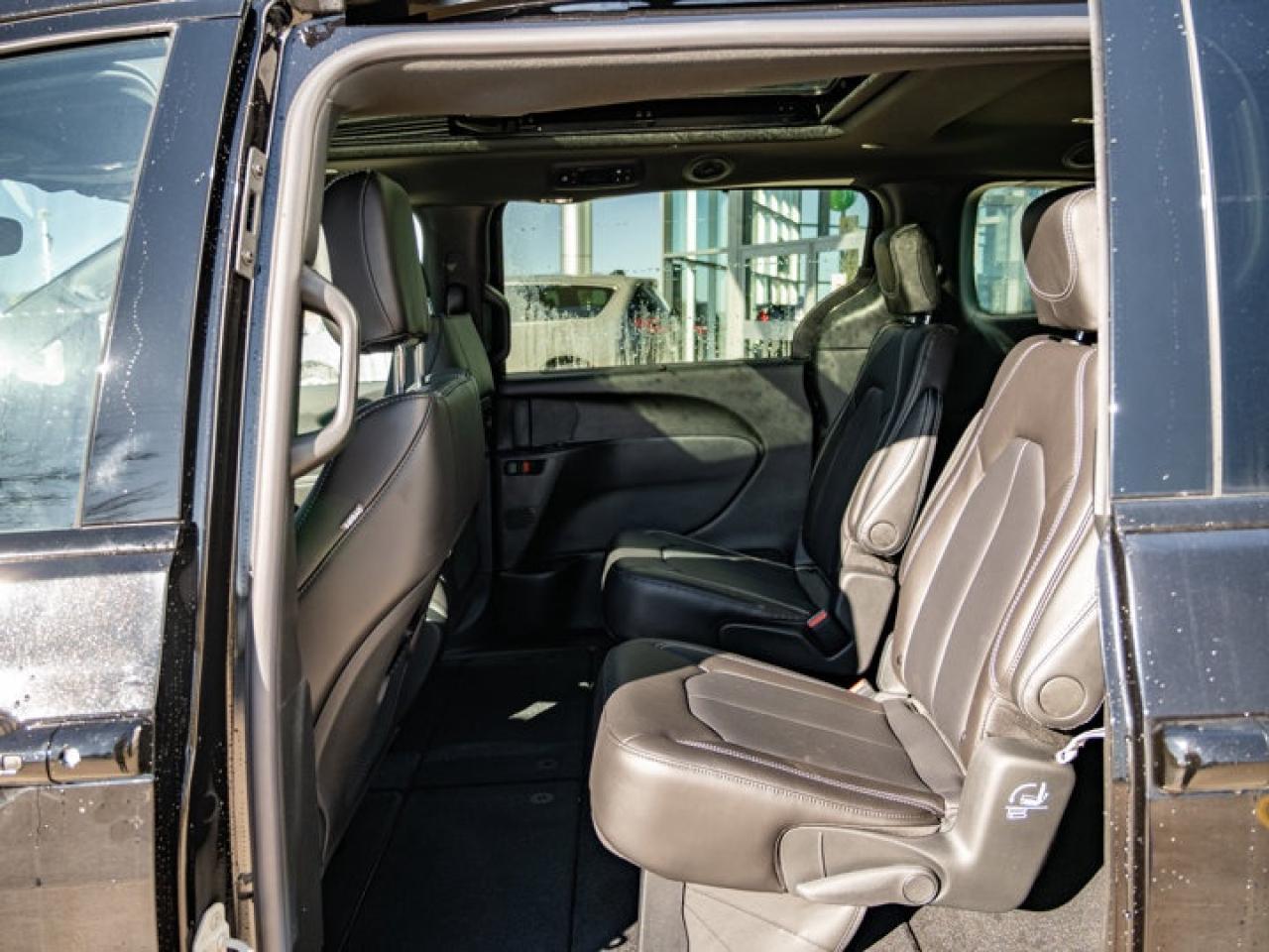 2026 Chrysler Pacifica Select Photo