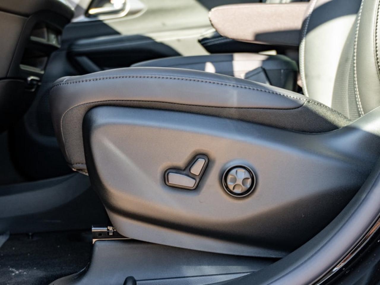 2026 Chrysler Pacifica Select Photo