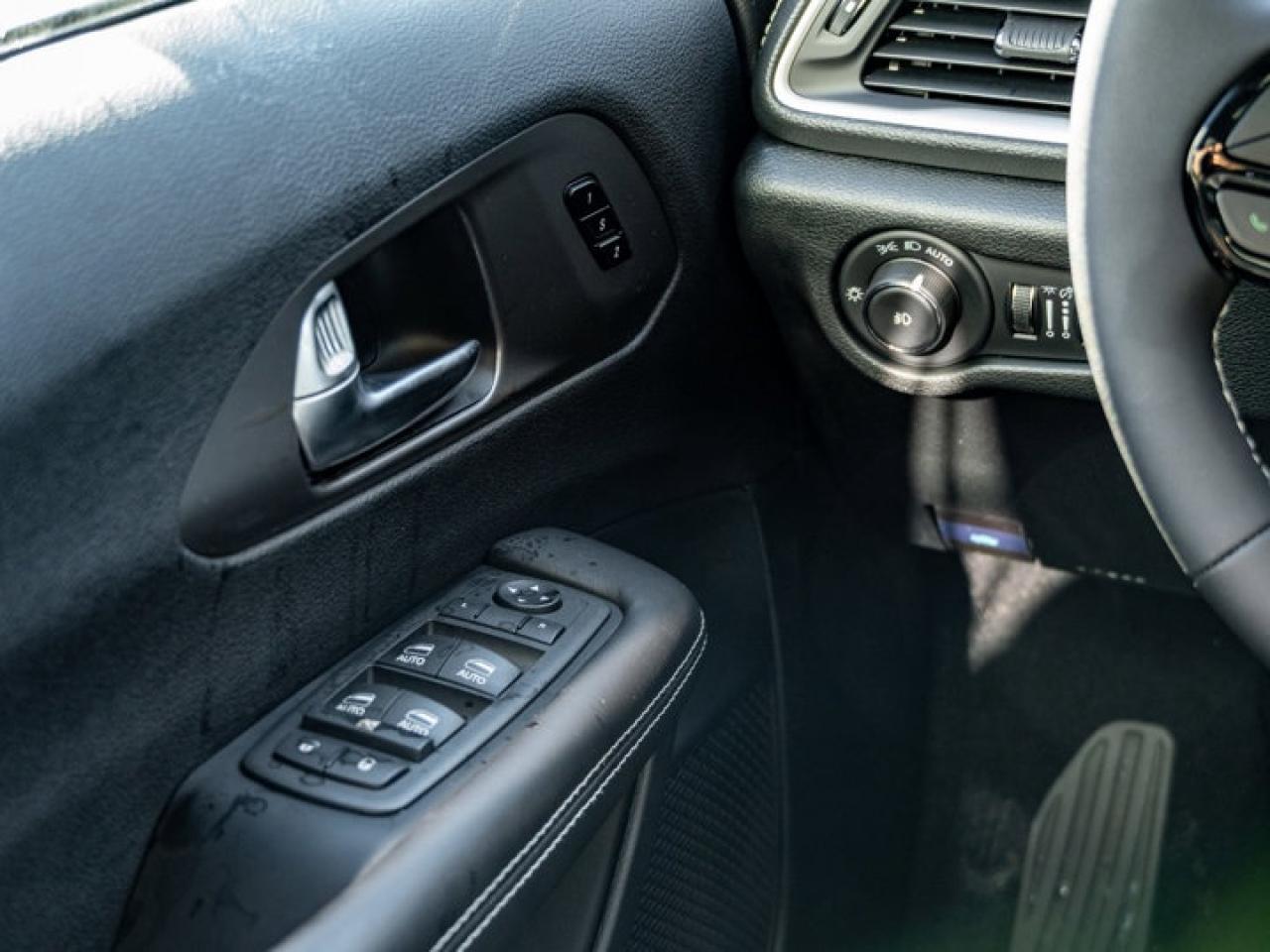 2026 Chrysler Pacifica Select Photo