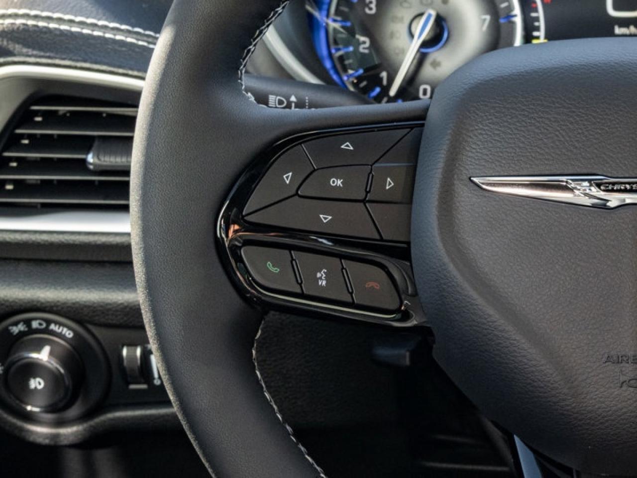 2026 Chrysler Pacifica Select Photo