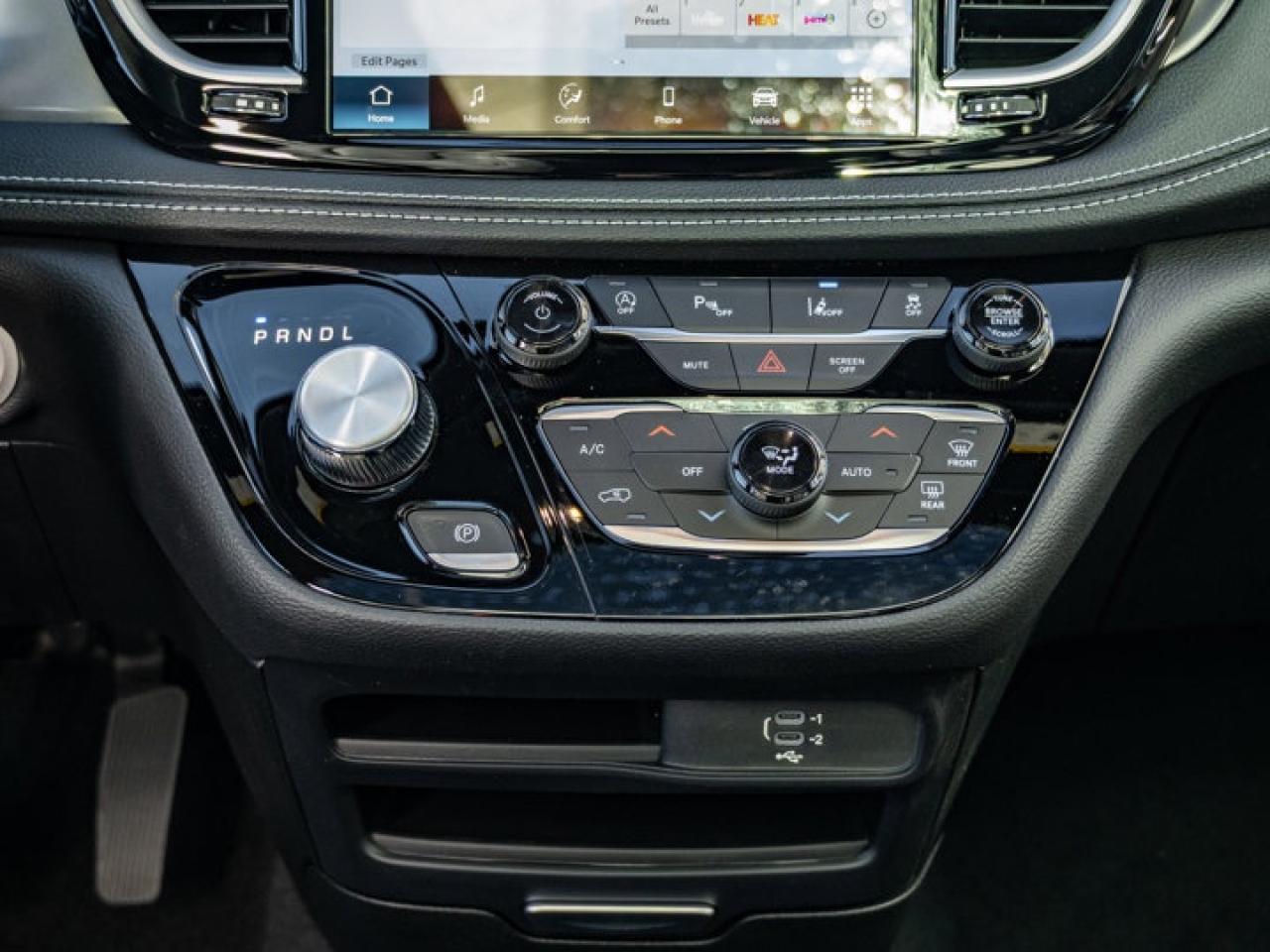 2026 Chrysler Pacifica Select Photo