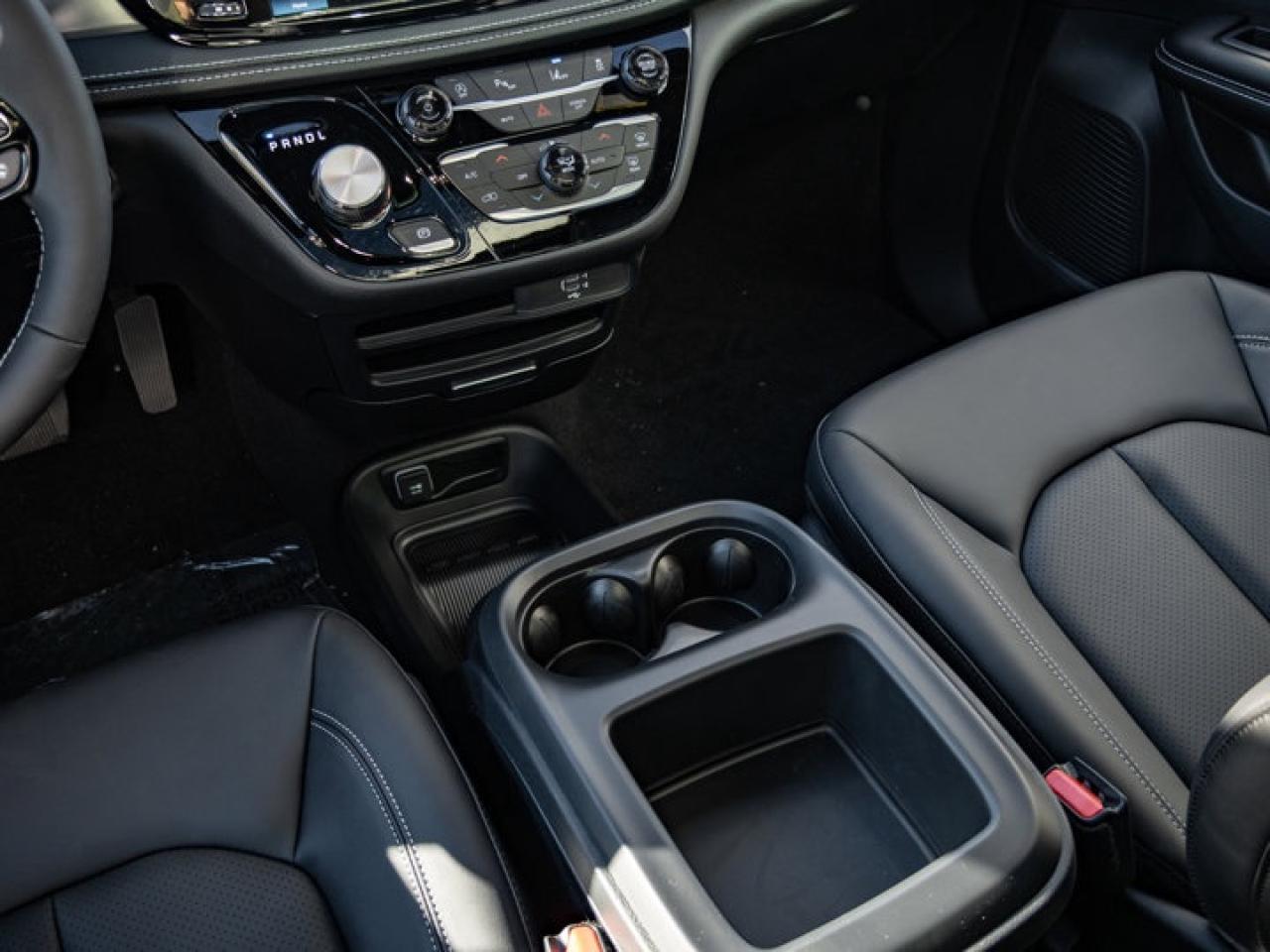 2026 Chrysler Pacifica Select Photo