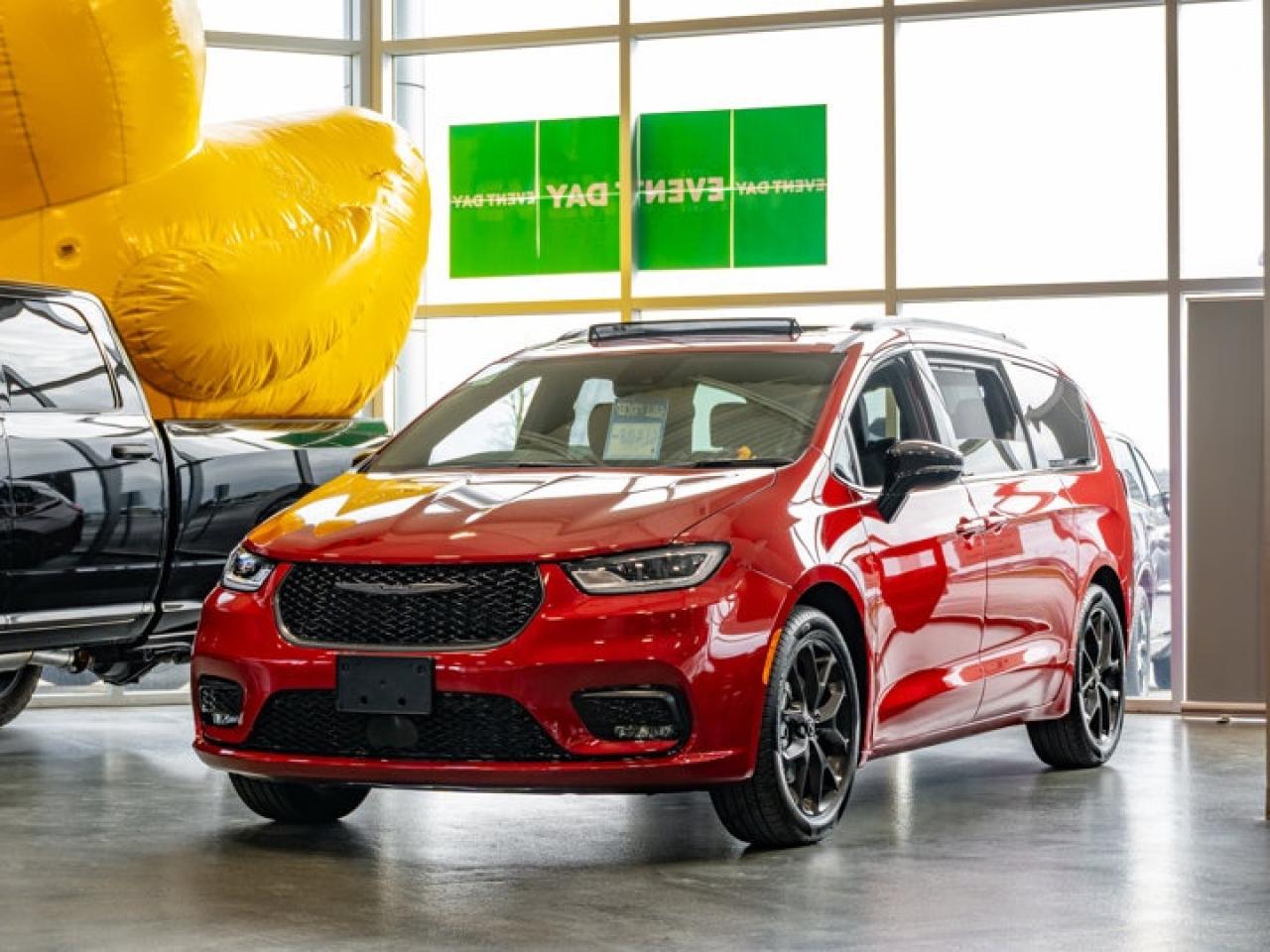 2026 Chrysler Pacifica Select Photo