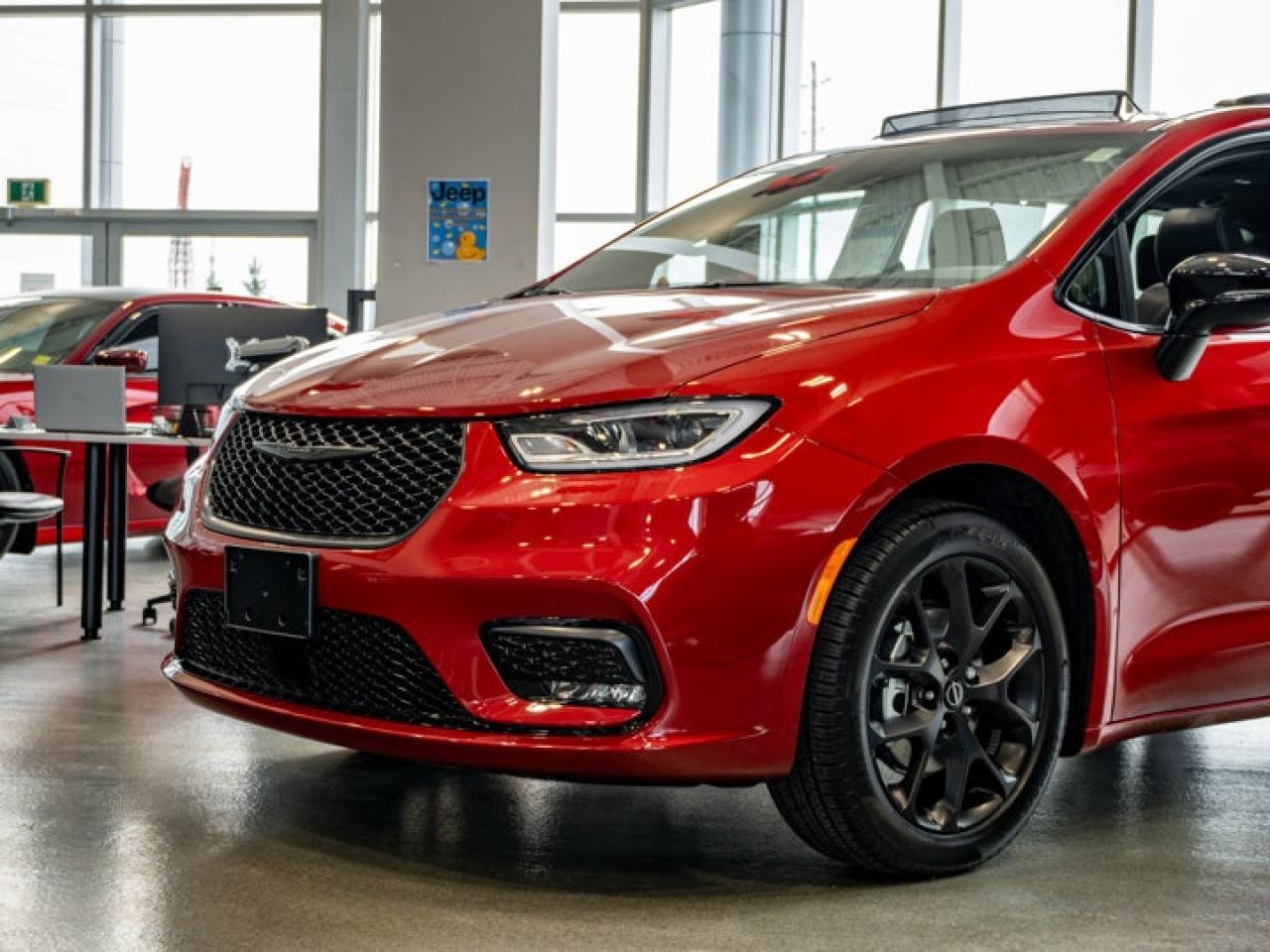 2026 Chrysler Pacifica Select Photo