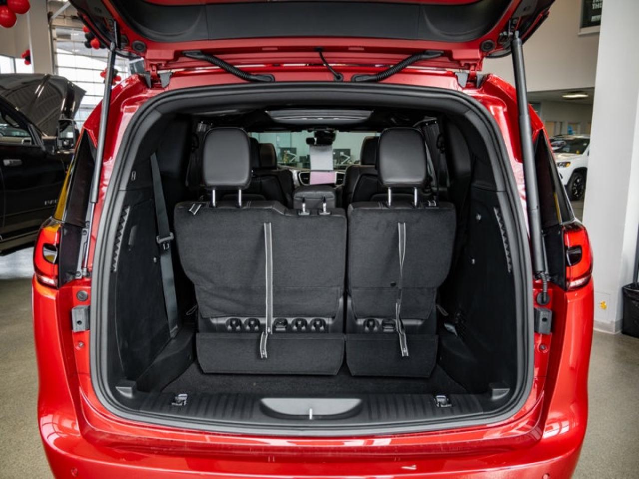 2026 Chrysler Pacifica Select Photo