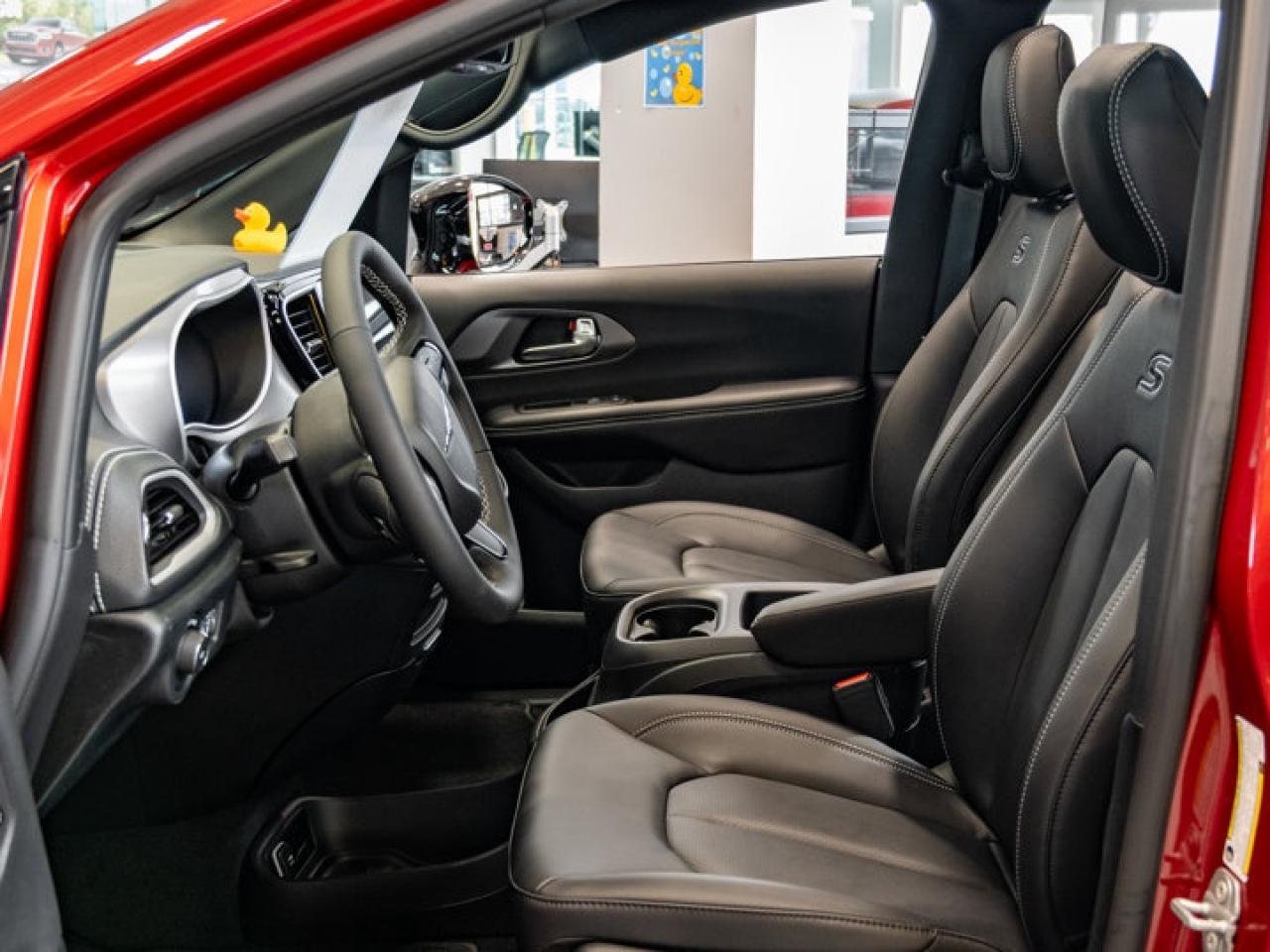 2026 Chrysler Pacifica Select Photo