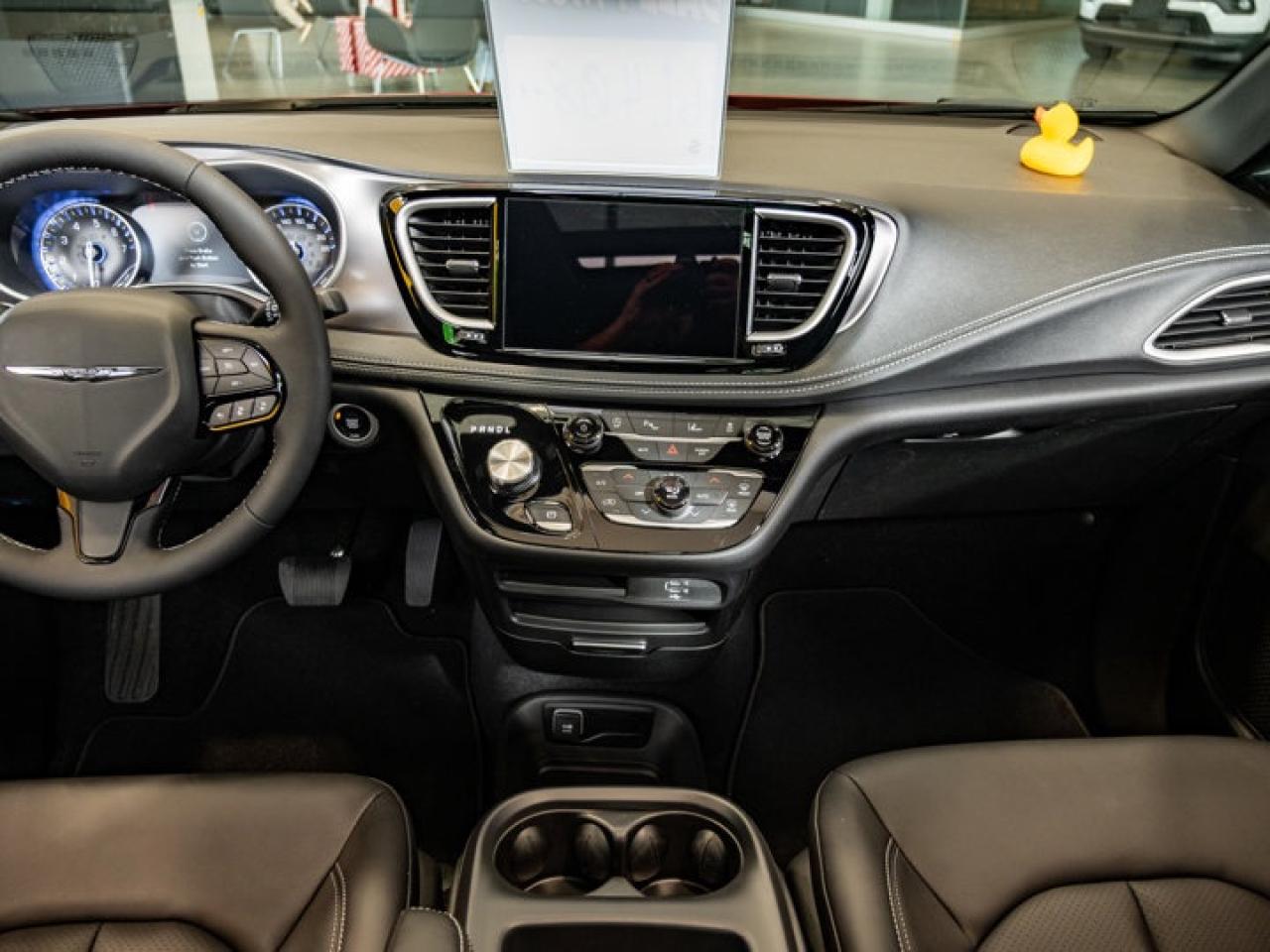 2026 Chrysler Pacifica Select Photo