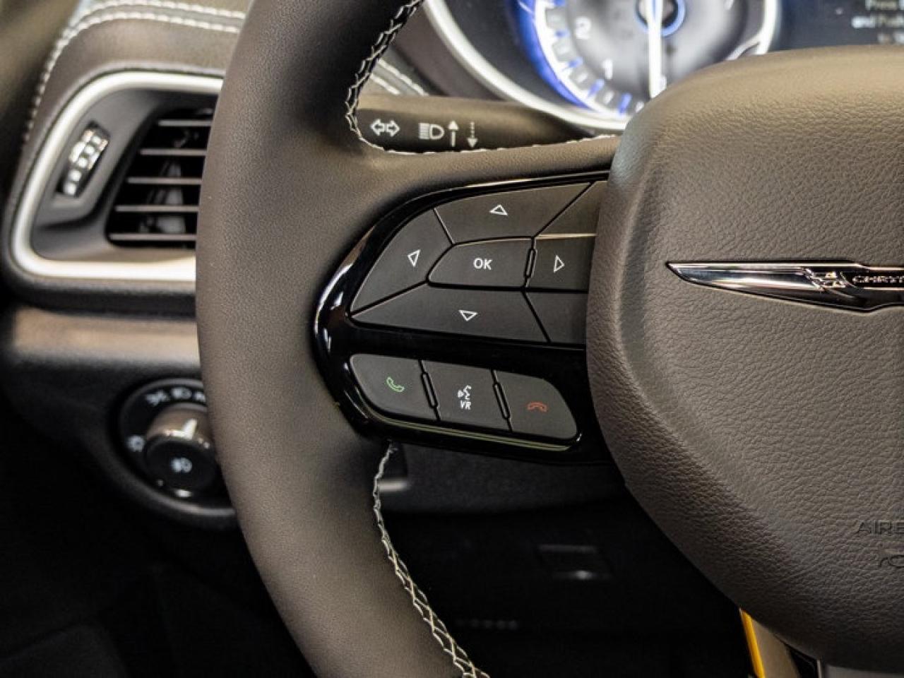 2026 Chrysler Pacifica Select Photo