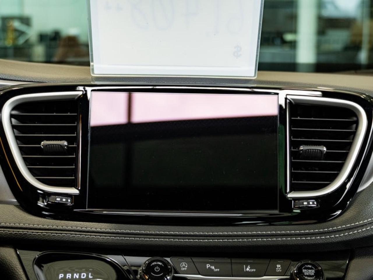 2026 Chrysler Pacifica Select Photo