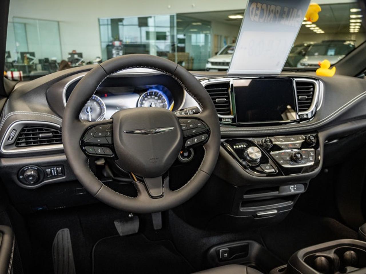 2026 Chrysler Pacifica Select Photo2