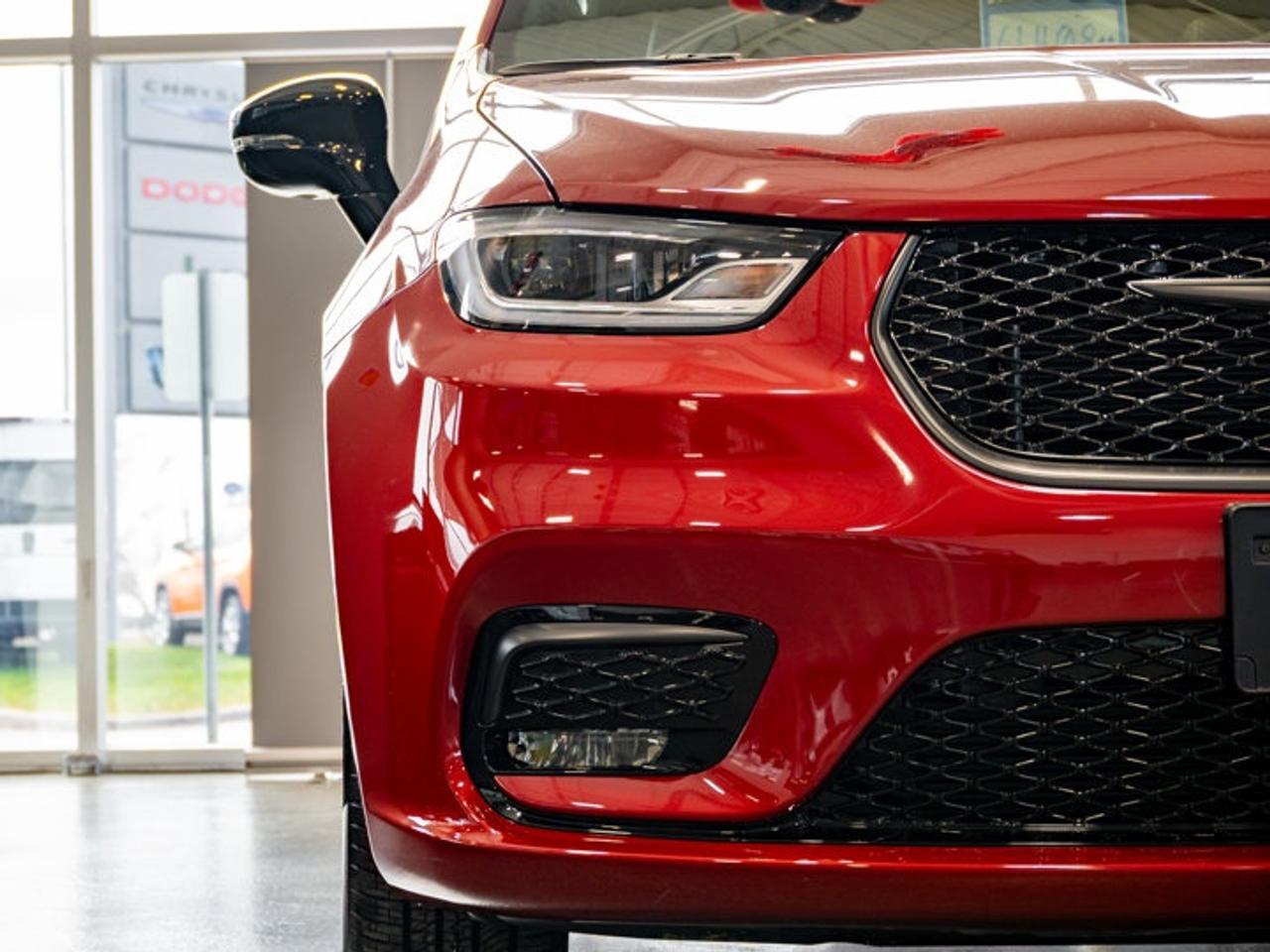 2026 Chrysler Pacifica Select Photo