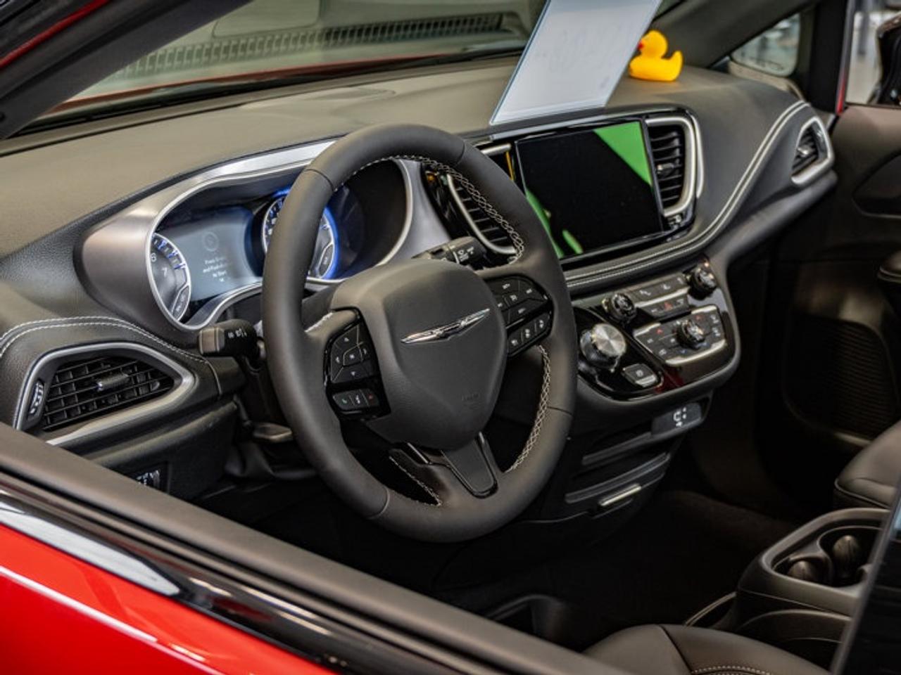 2026 Chrysler Pacifica Select Photo