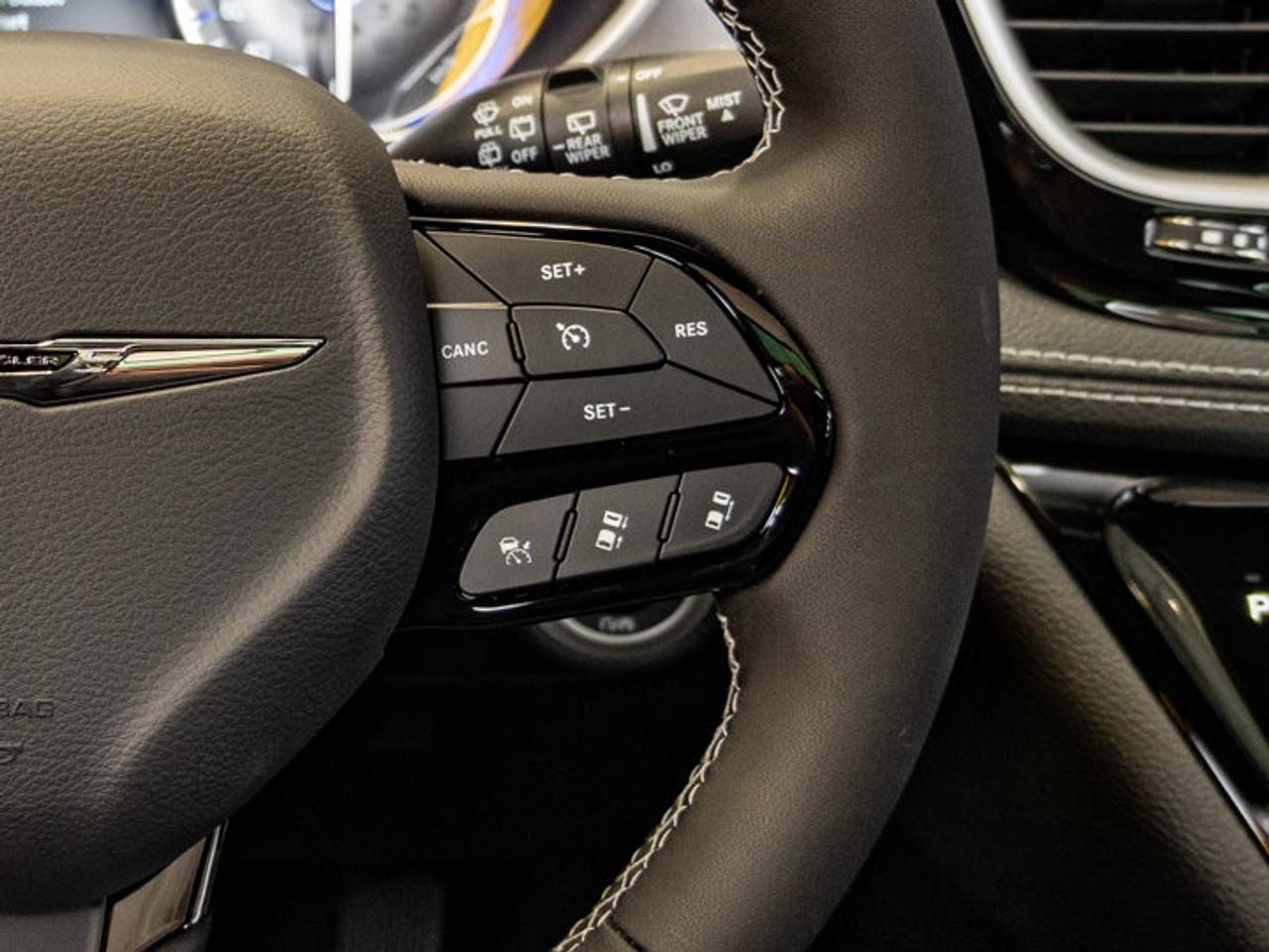 2026 Chrysler Pacifica Select Photo