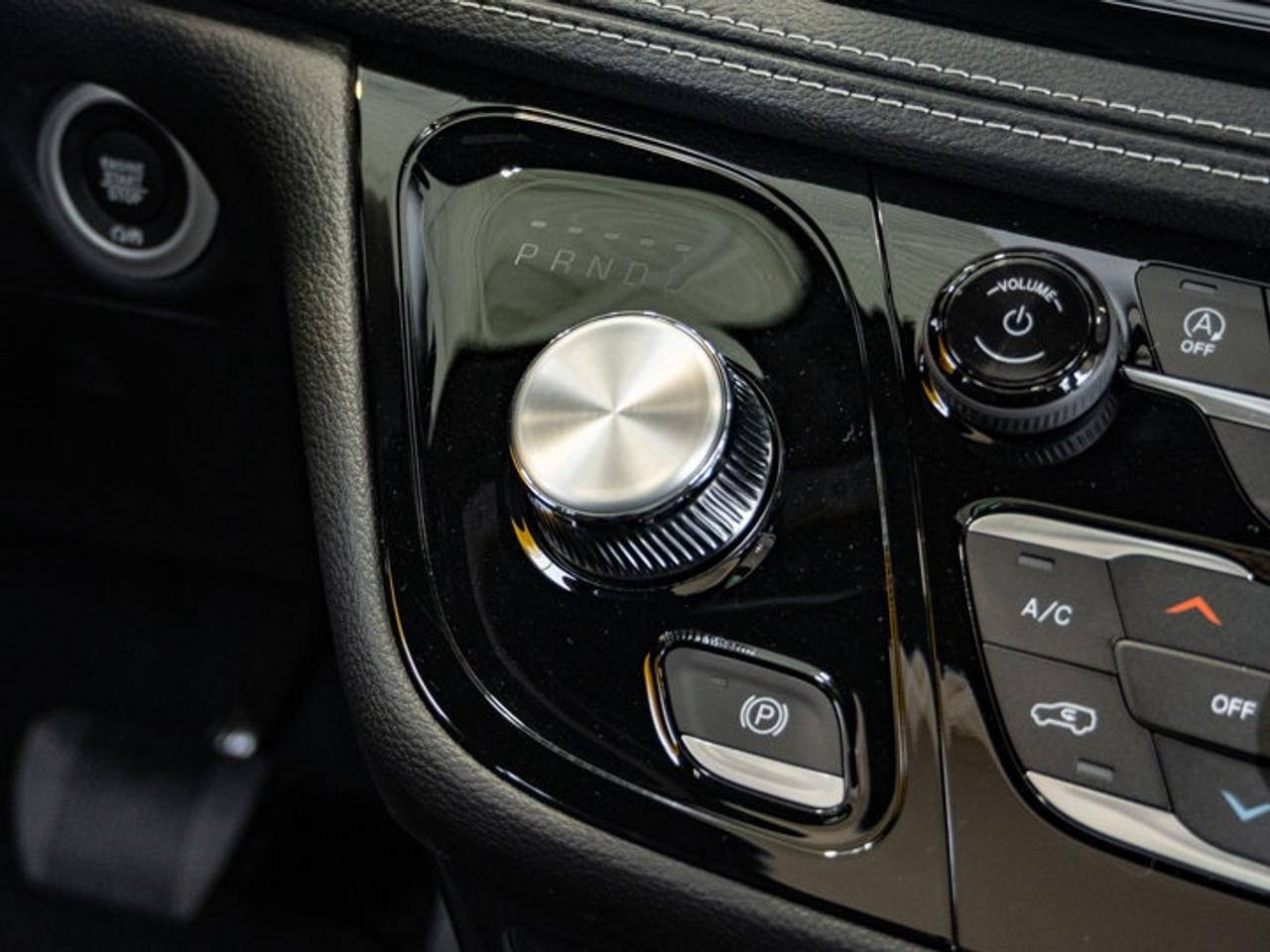 2026 Chrysler Pacifica Select Photo