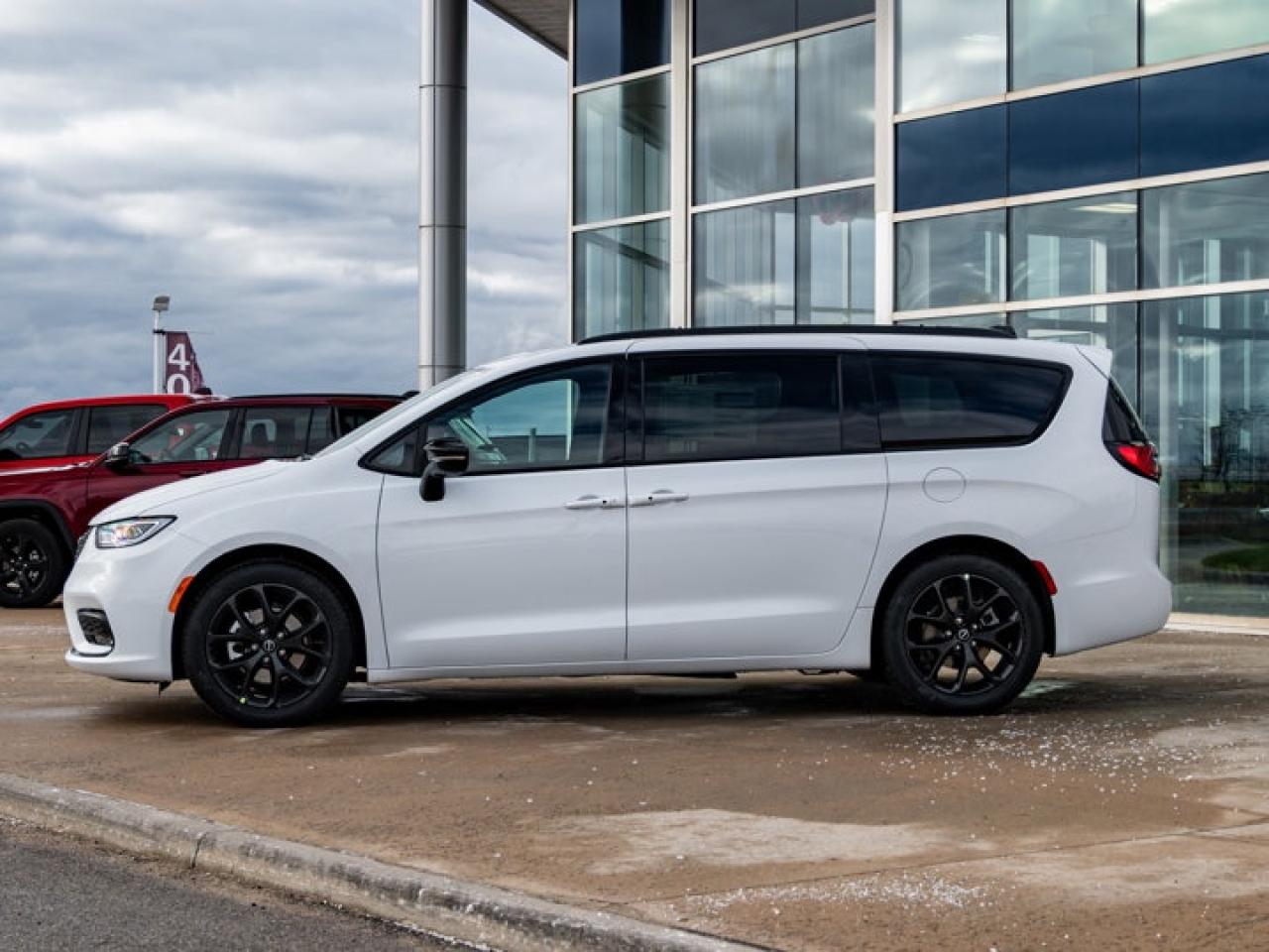 2026 Chrysler Pacifica Select Photo