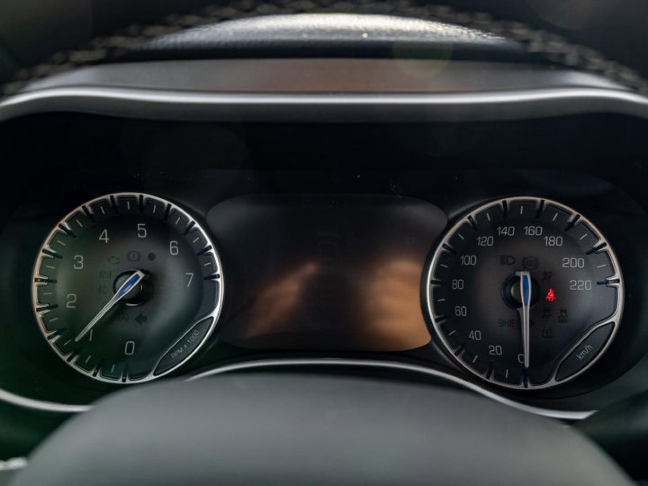 2026 Chrysler Pacifica Select Photo3