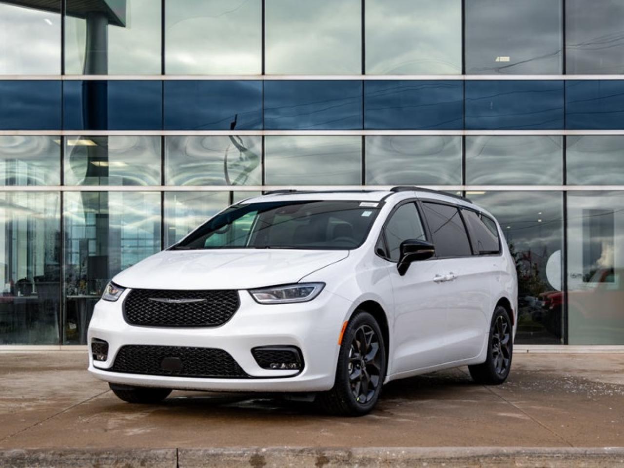 2026 Chrysler Pacifica Select Photo