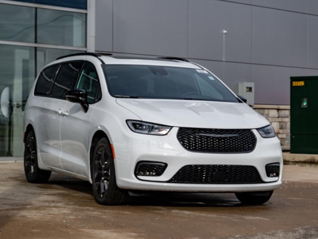 2026 Chrysler Pacifica Select Photo