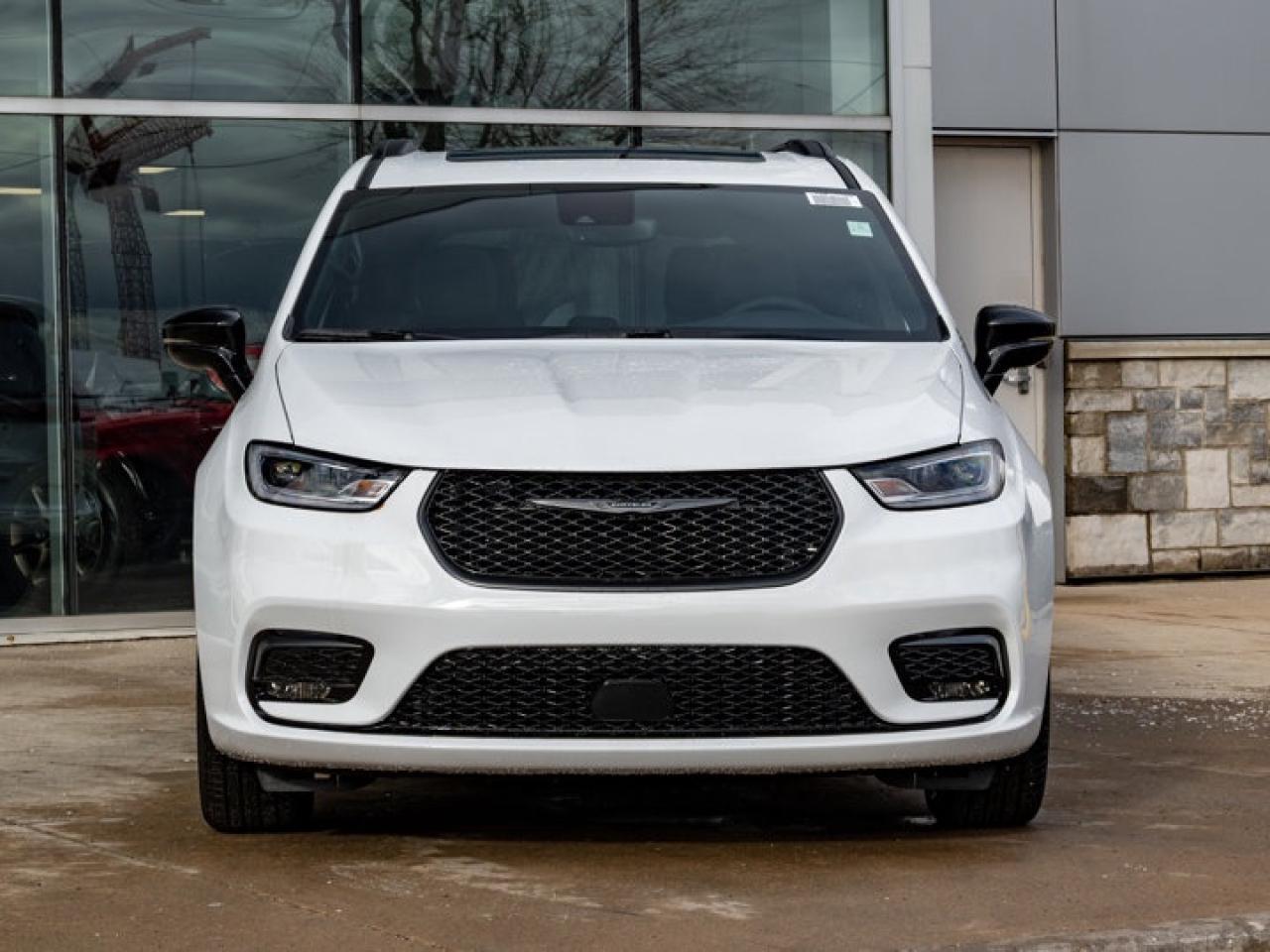 2026 Chrysler Pacifica Select Photo