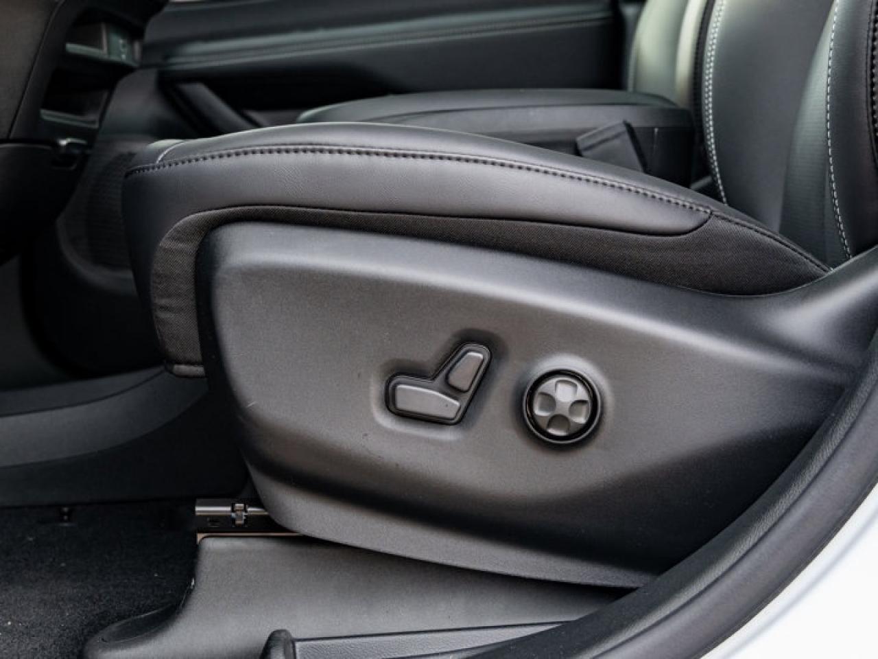 2026 Chrysler Pacifica Select Photo