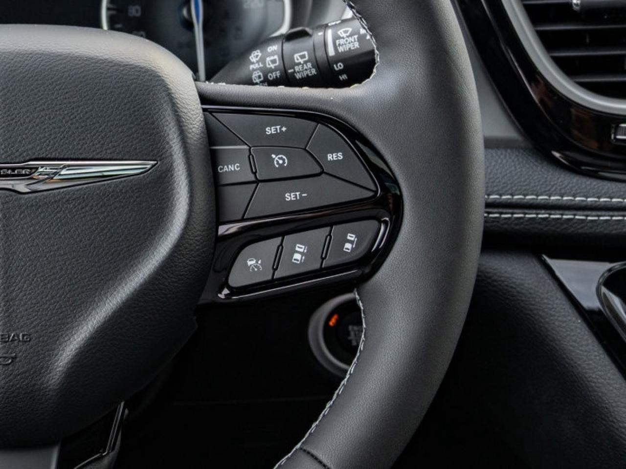 2026 Chrysler Pacifica Select Photo