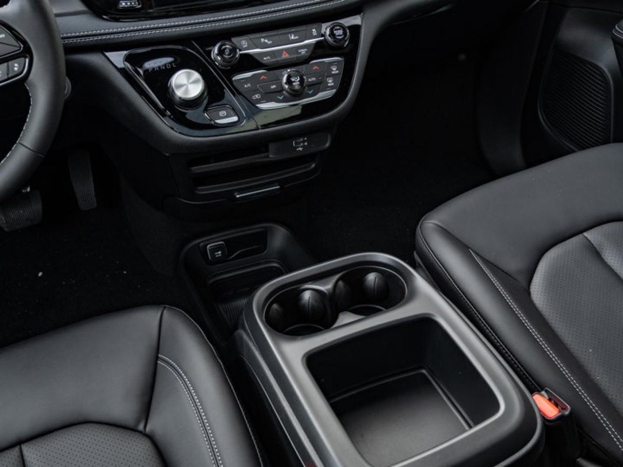 2026 Chrysler Pacifica Select Photo