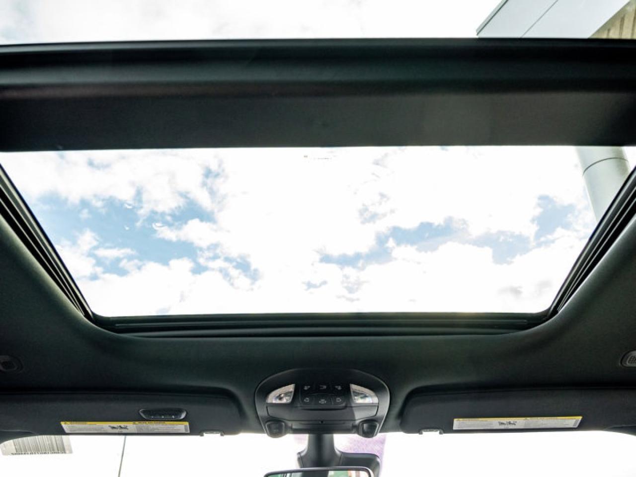 2026 Chrysler Pacifica Select Photo