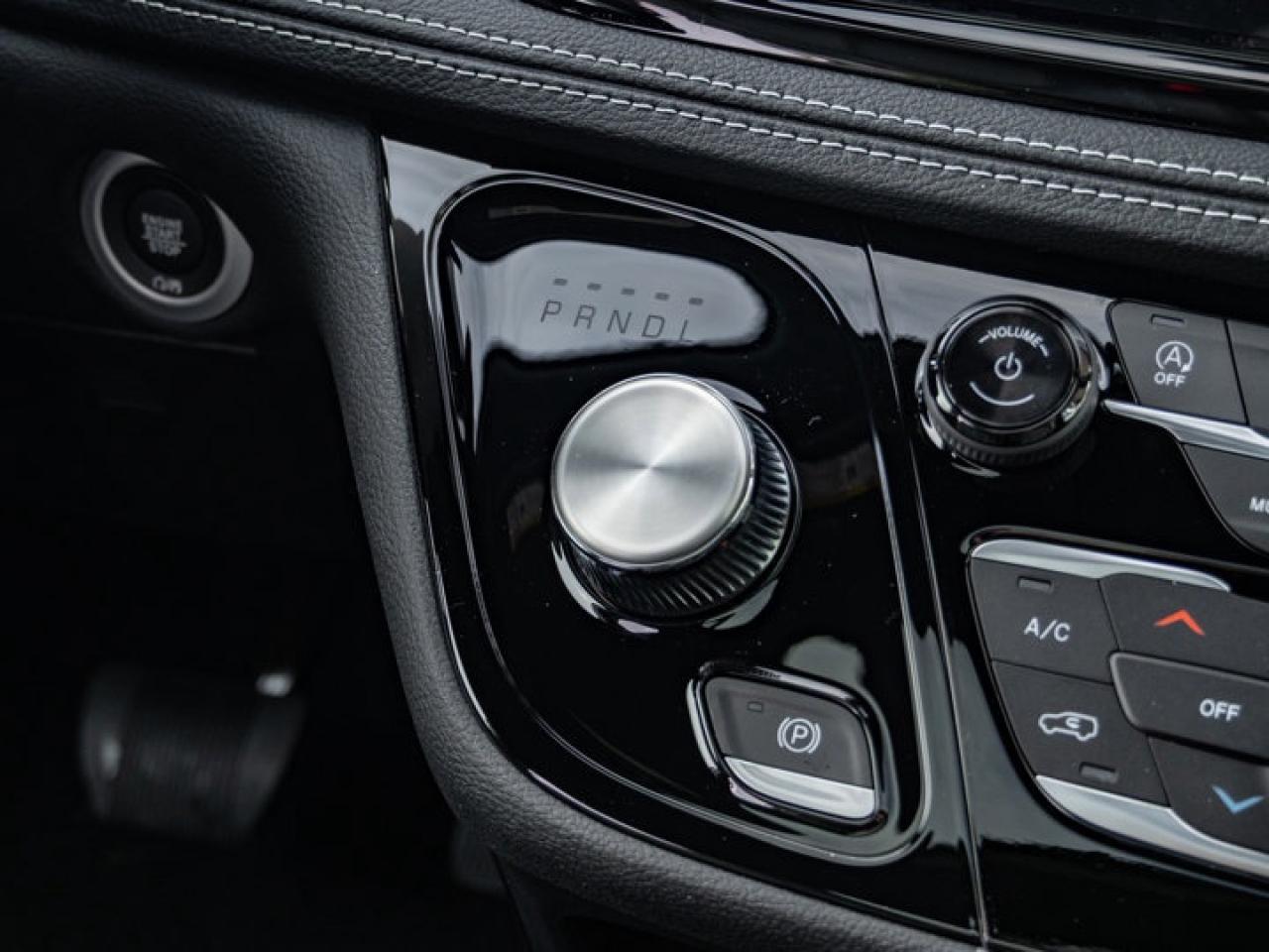 2026 Chrysler Pacifica Select Photo