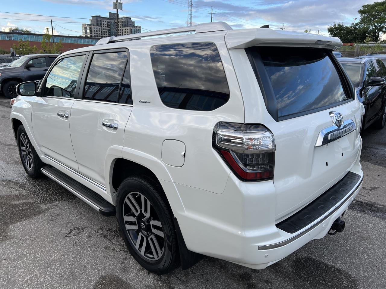 2017 Toyota 4Runner Limited Photo2