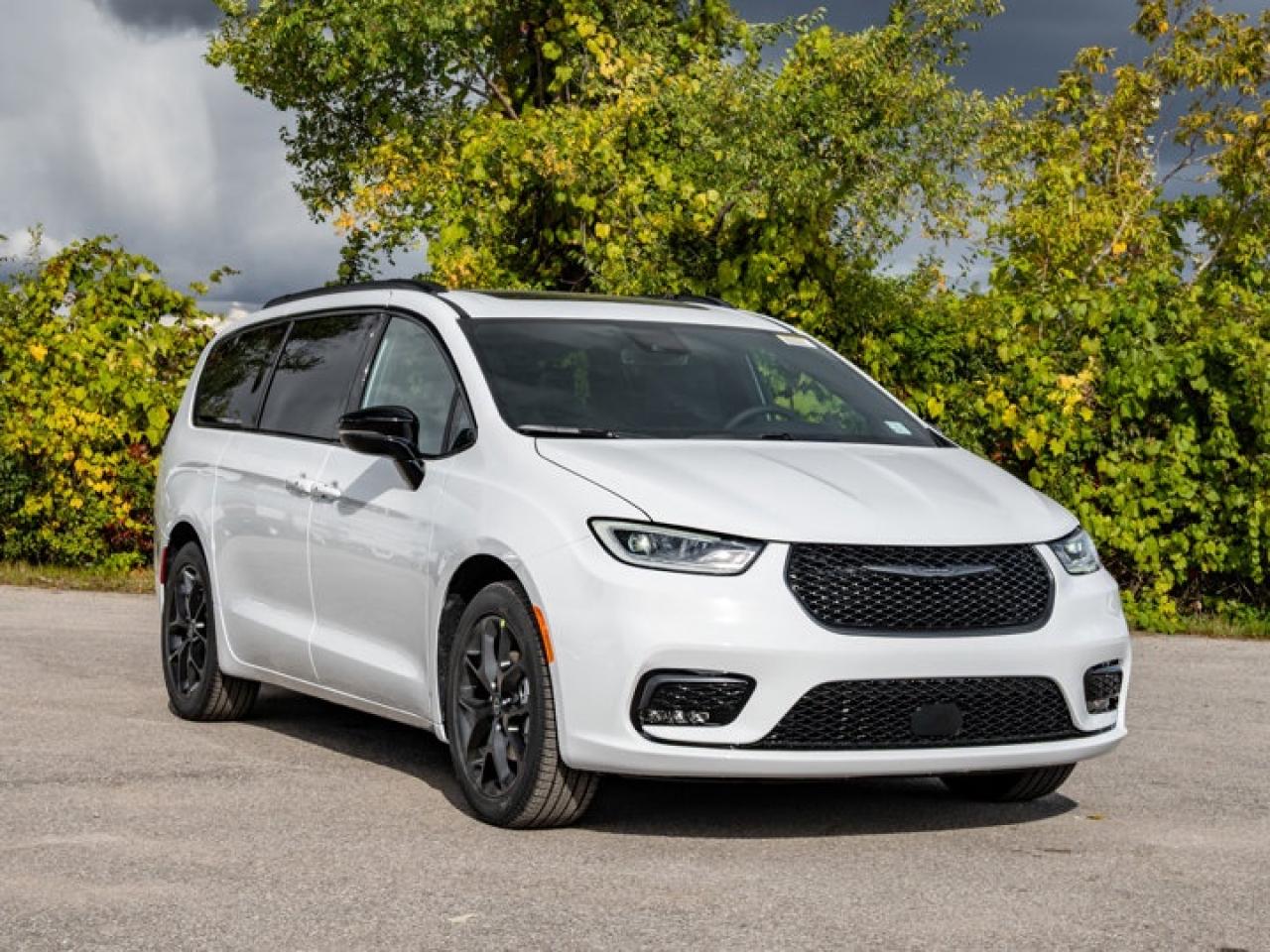 2026 Chrysler Pacifica Select Photo