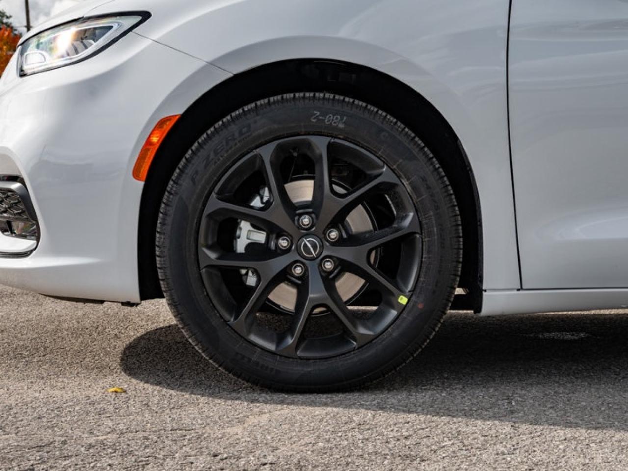 2026 Chrysler Pacifica Select Photo